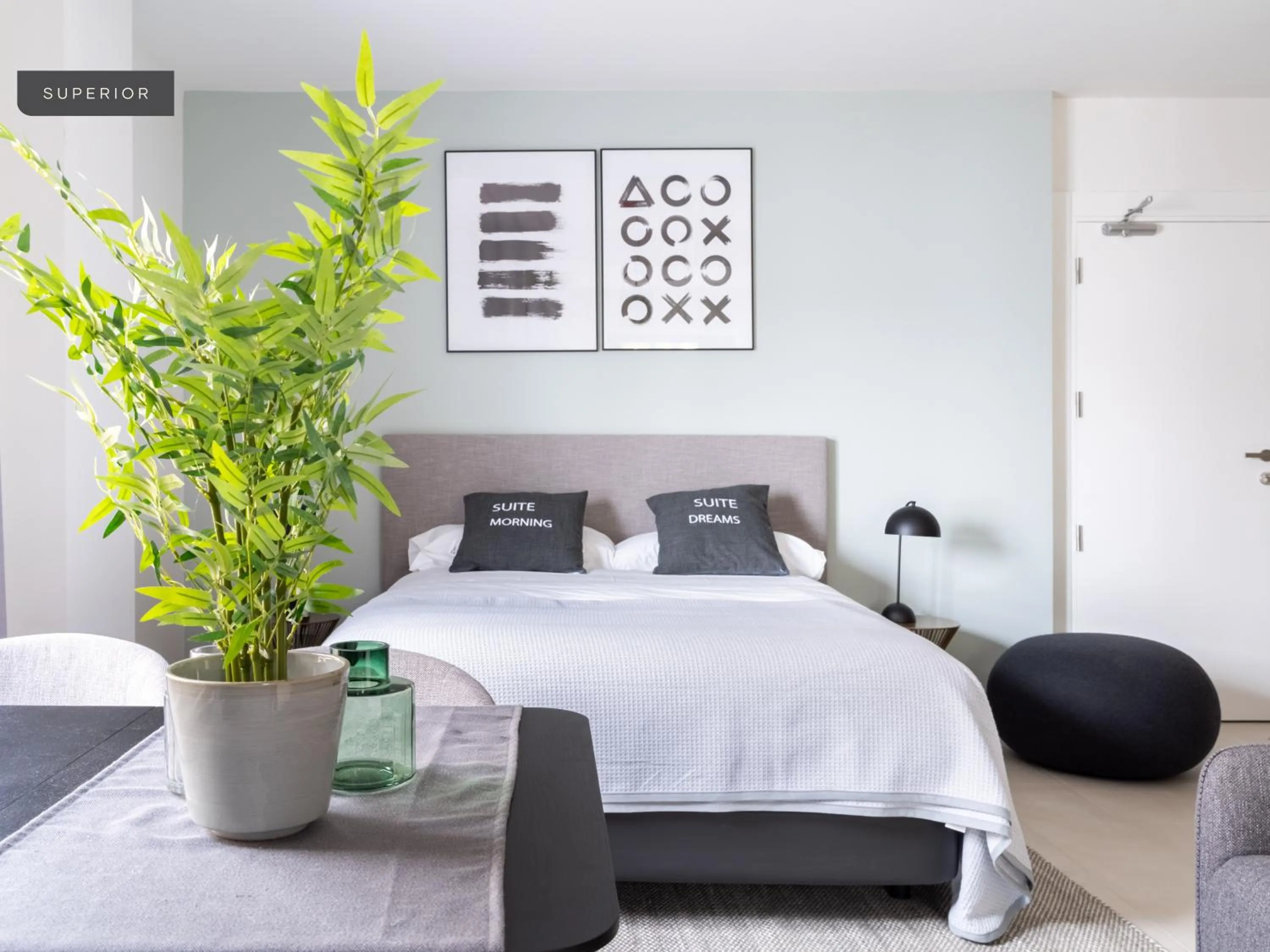 Bed in Limehome Sevilla Calle Torcuato Luca de Tena - Digital Access