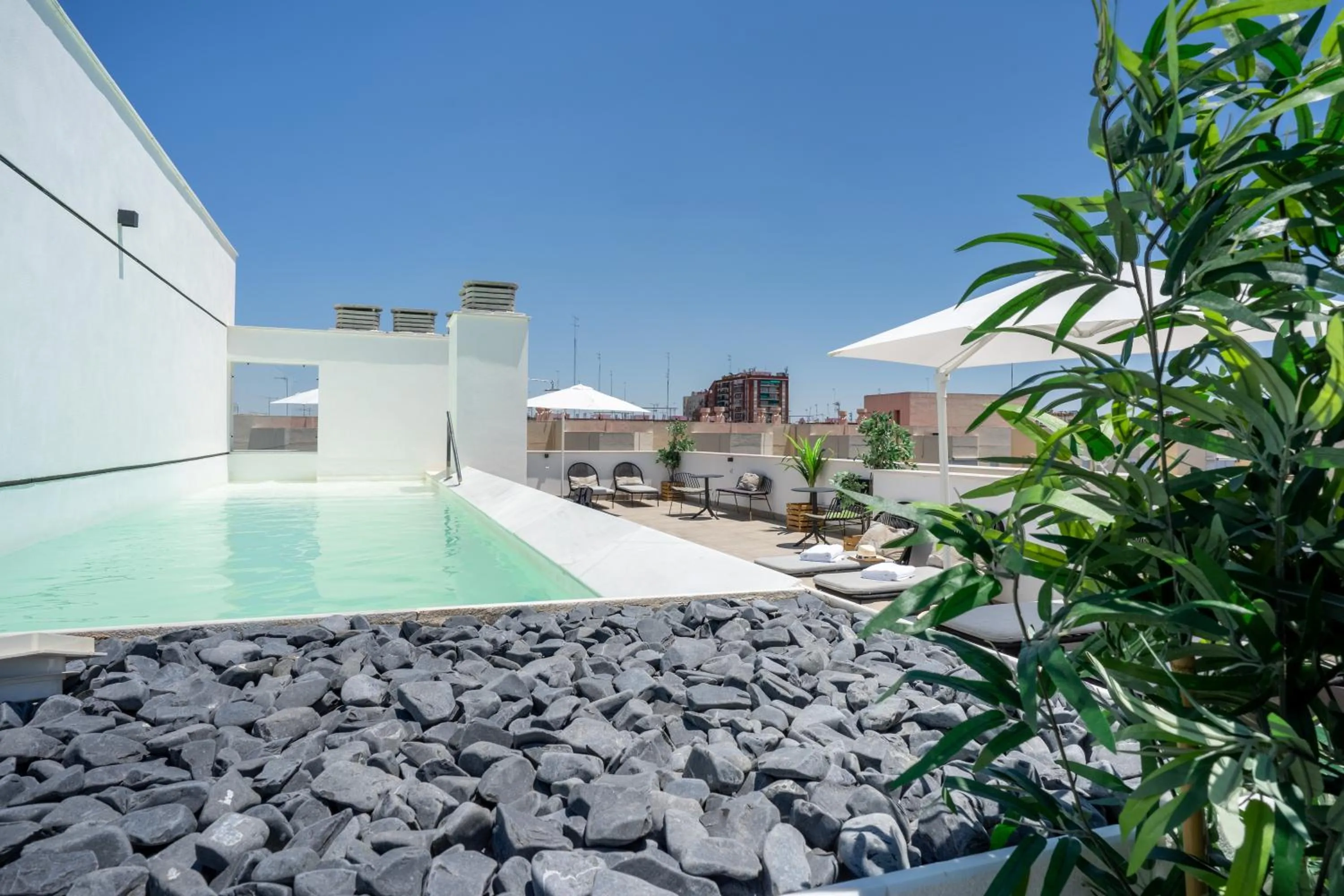 Pool view in Limehome Sevilla Calle Torcuato Luca de Tena - Digital Access