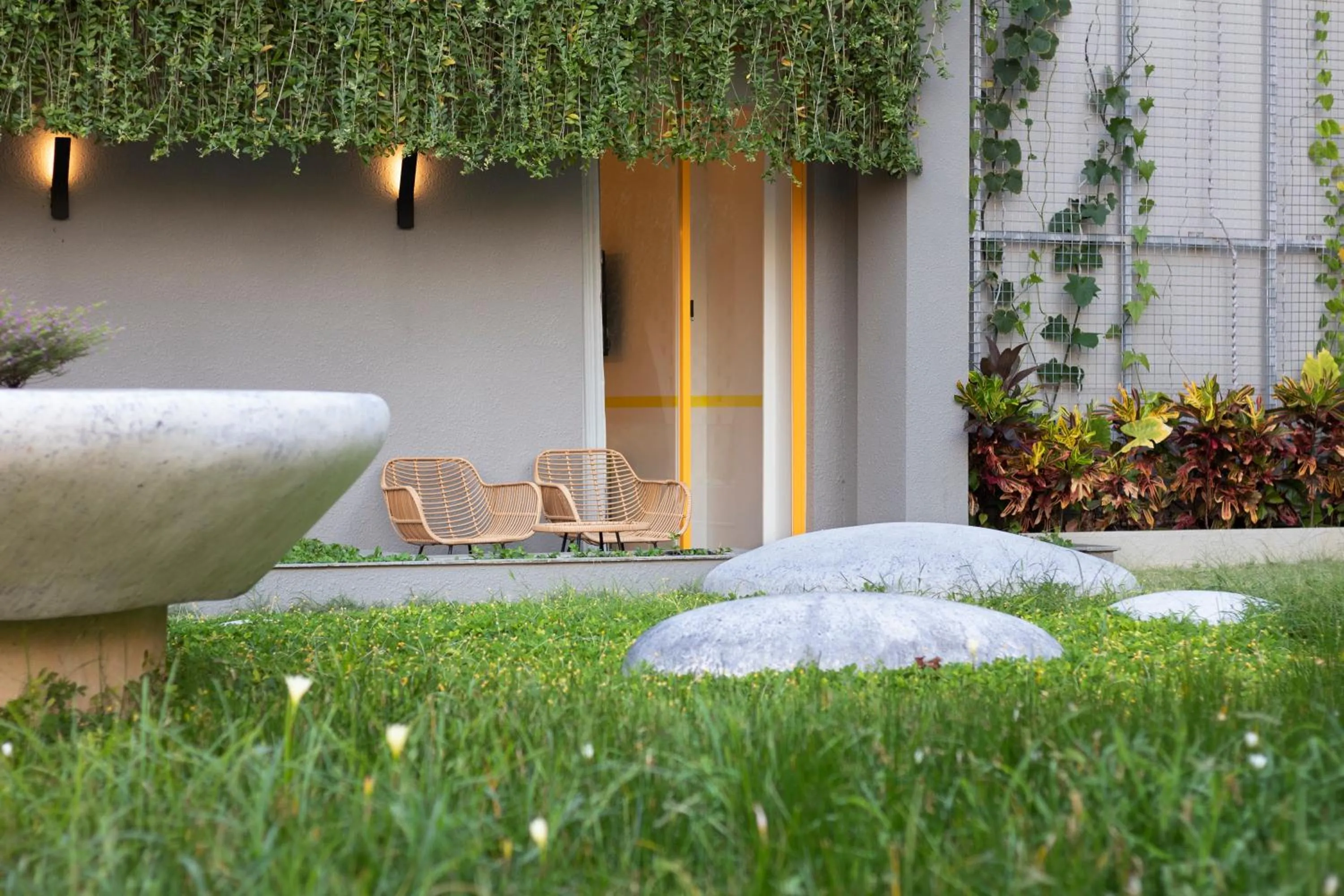 Garden in YELLO Hotel Kuta Beachwalk Bali