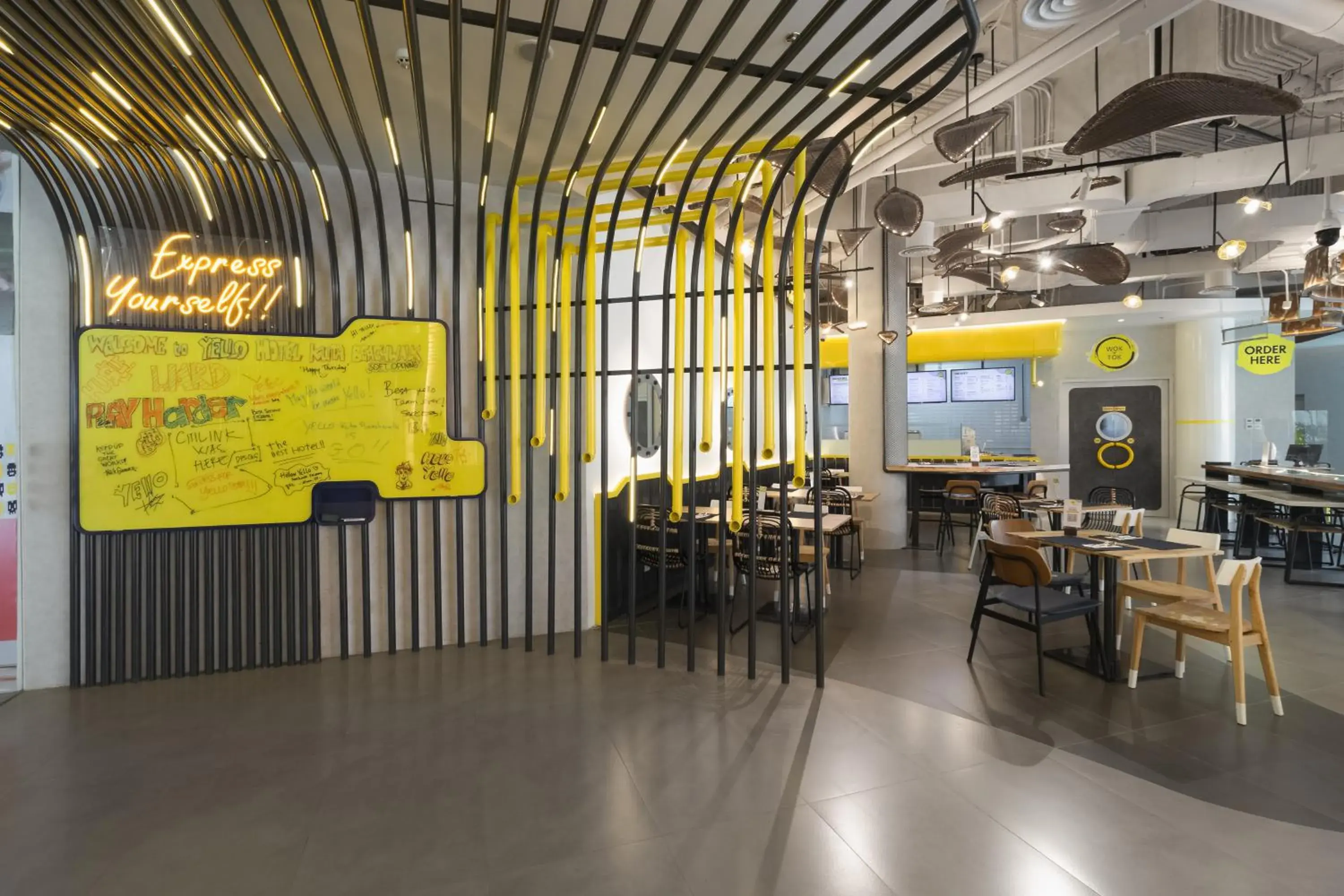 Restaurant/places to eat in YELLO Hotel Kuta Beachwalk Bali Restaurant/places to eat in YELLO Hotel Kuta Beachwalk Bali