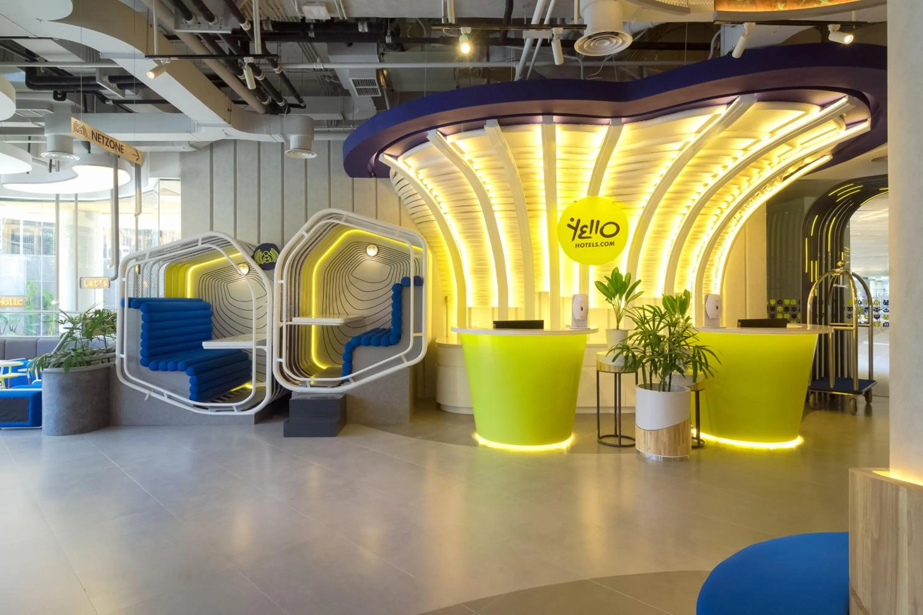 Lobby or reception in YELLO Hotel Kuta Beachwalk Bali