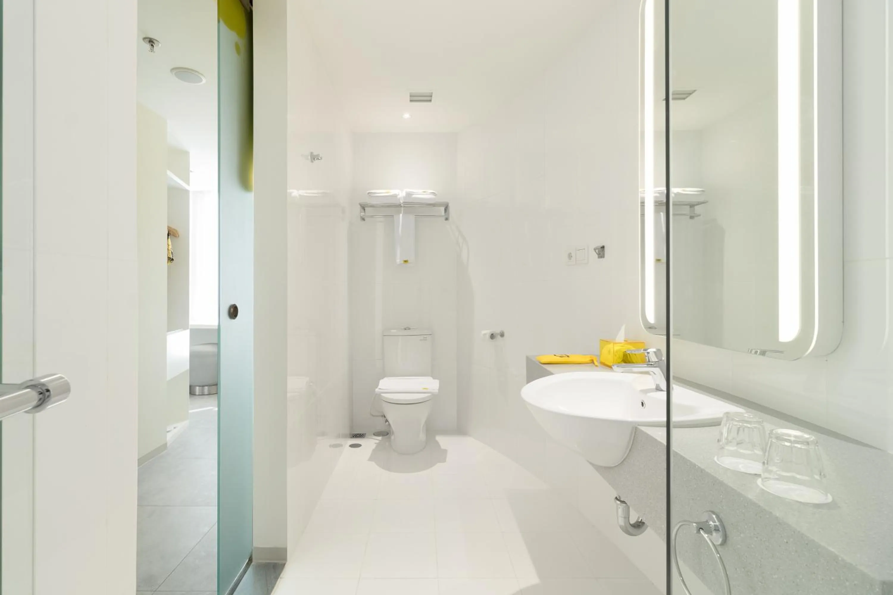 Bathroom in YELLO Hotel Kuta Beachwalk Bali
