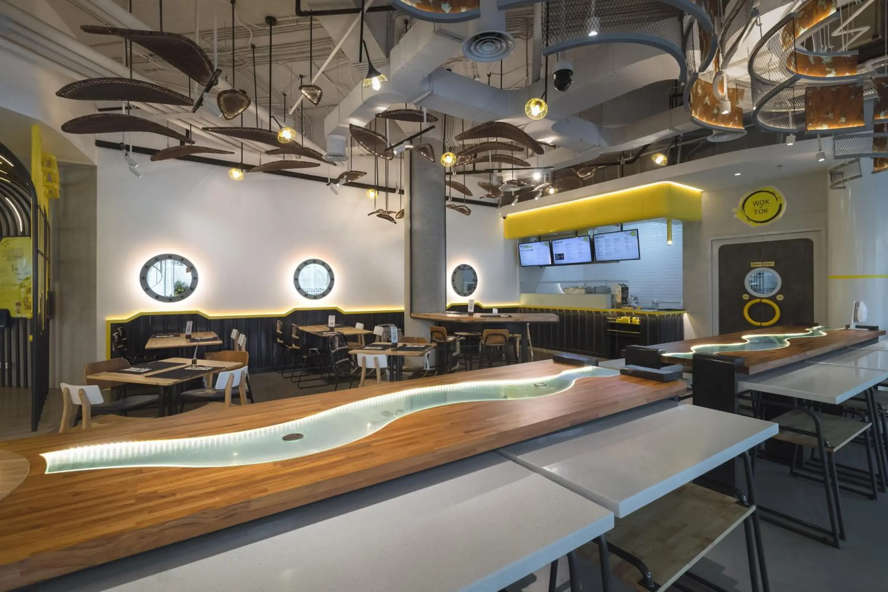 Restaurant/places to eat in YELLO Hotel Kuta Beachwalk Bali Restaurant/places to eat in YELLO Hotel Kuta Beachwalk Bali