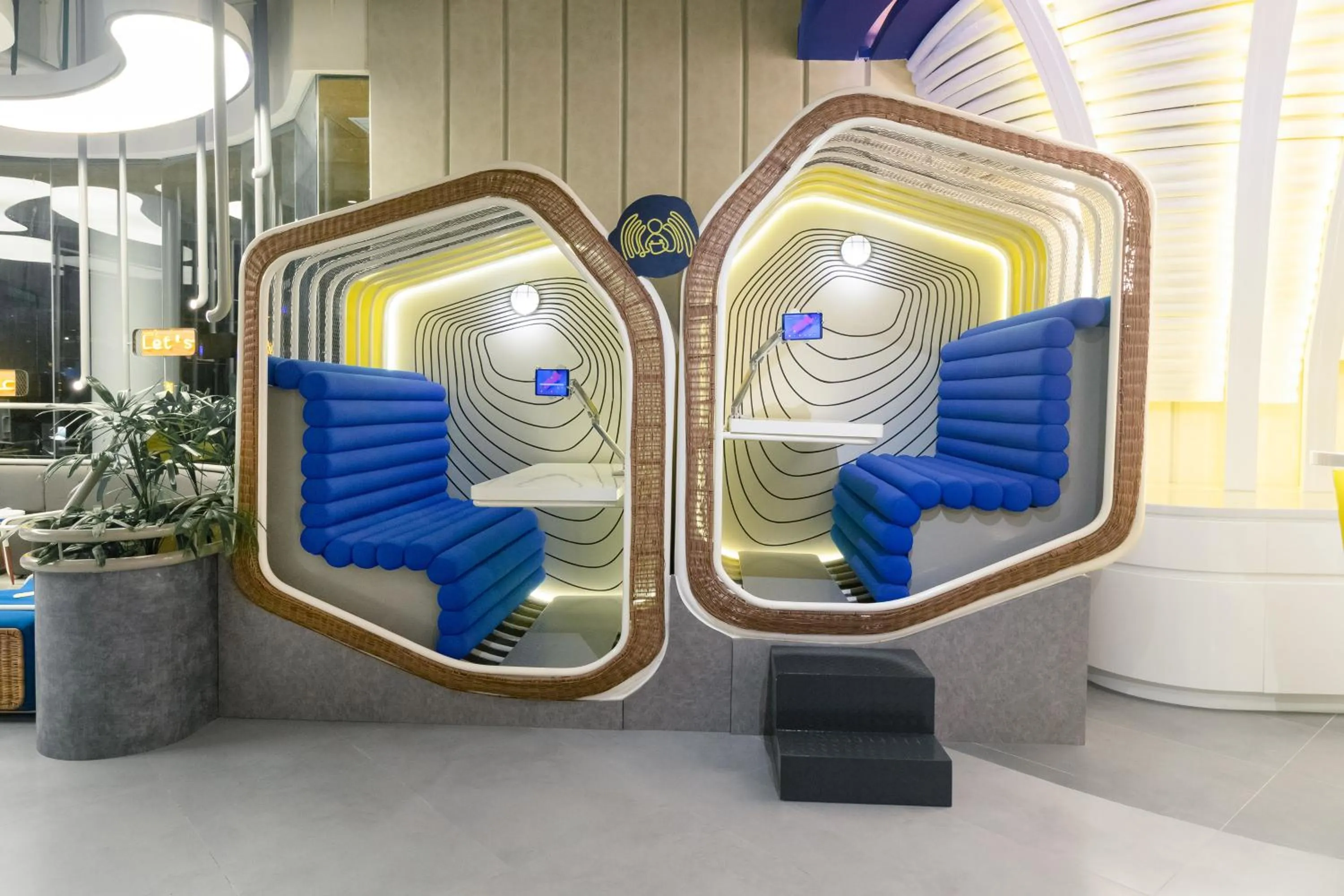 Lobby or reception in YELLO Hotel Kuta Beachwalk Bali