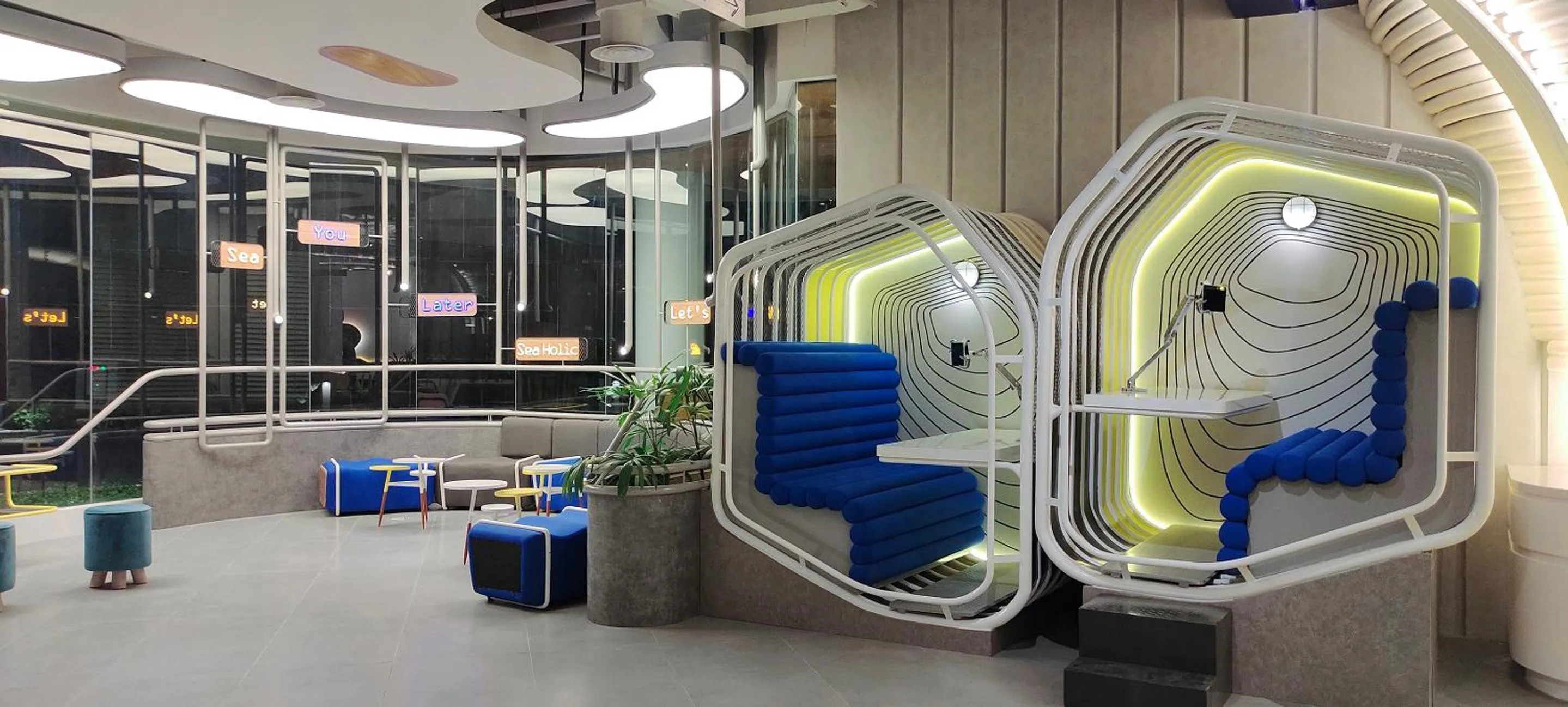 Lobby or reception in YELLO Hotel Kuta Beachwalk Bali