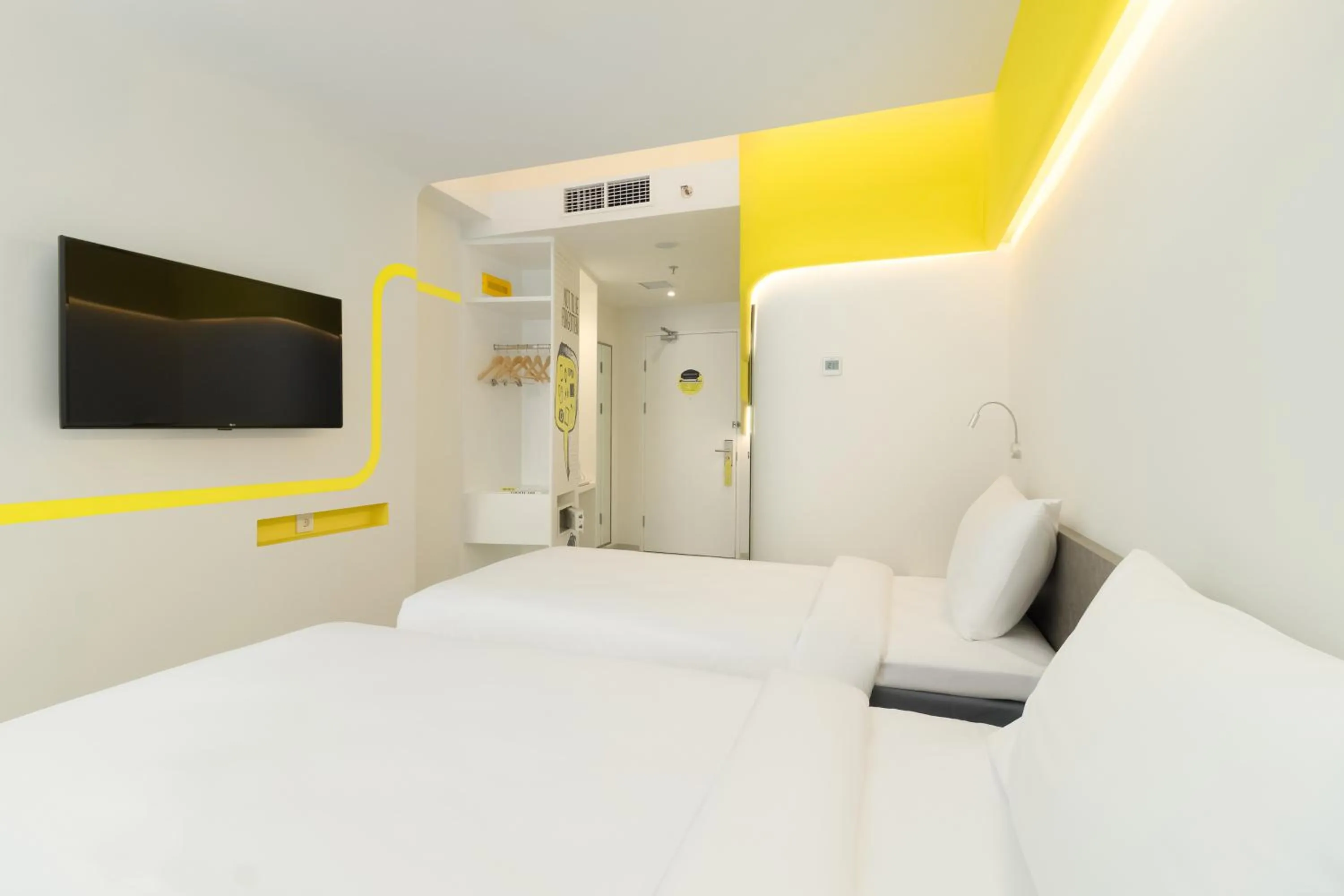 Bedroom, Bed in YELLO Hotel Kuta Beachwalk Bali