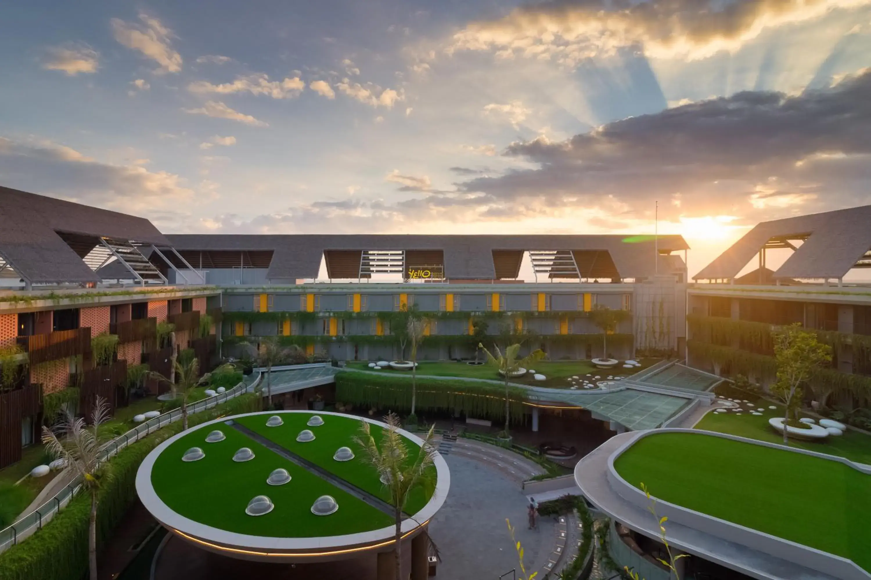 Property building in YELLO Hotel Kuta Beachwalk Bali Property building in YELLO Hotel Kuta Beachwalk Bali