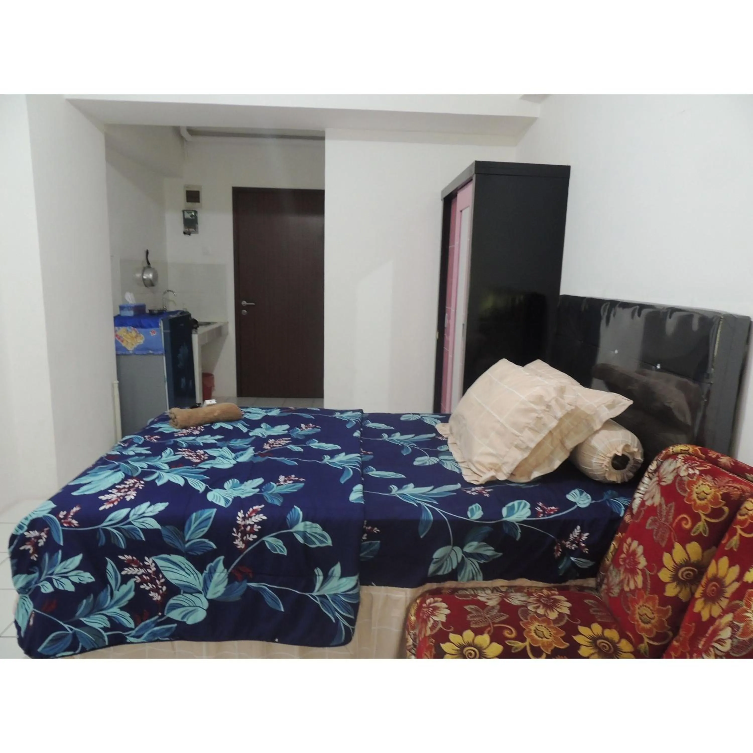 Bedroom, Bed in Reva Room on Gunung Putri Square Apartment