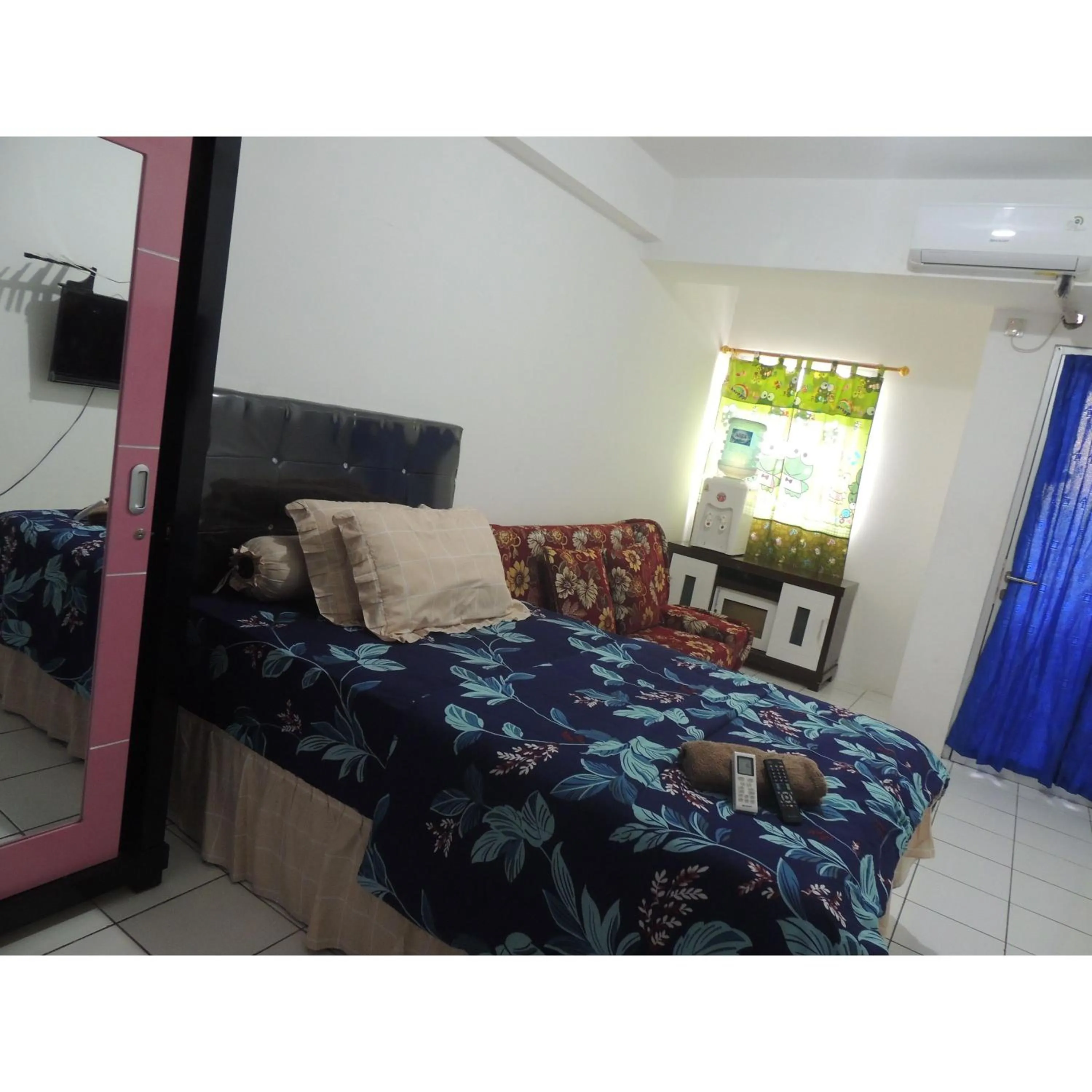 Bedroom, Bed in Reva Room on Gunung Putri Square Apartment