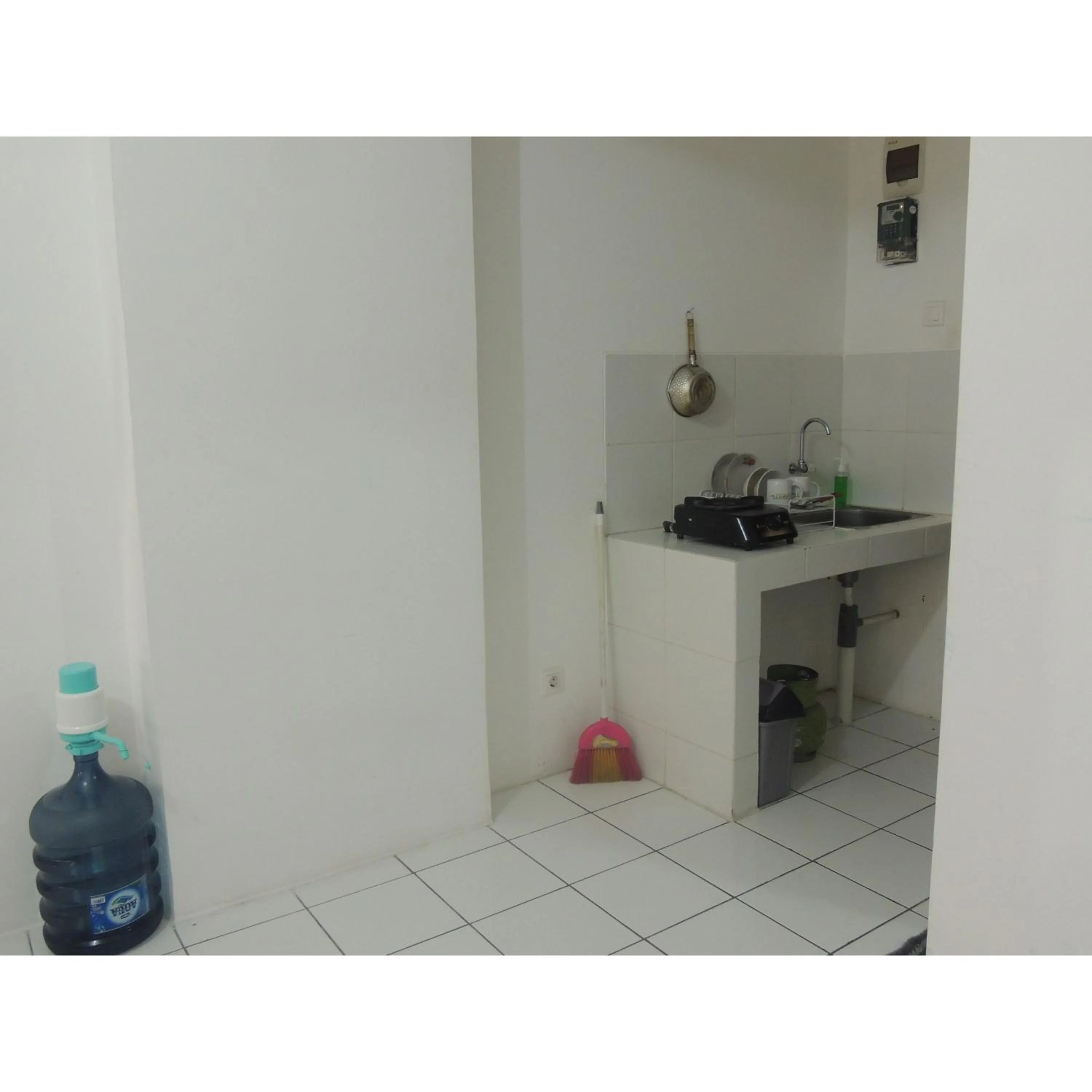 Kitchen or kitchenette in Reva Room on Gunung Putri Square Apartment