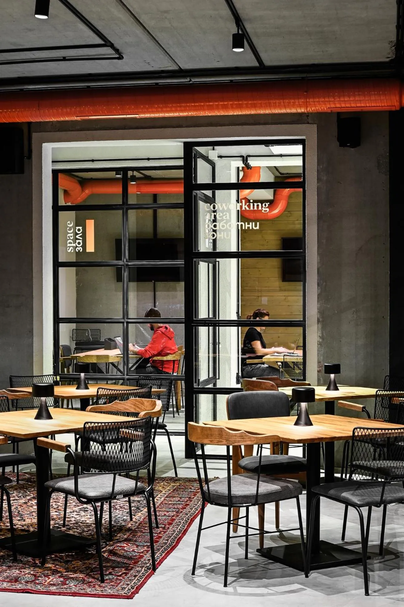 Restaurant/places to eat in Hotel COTA1110