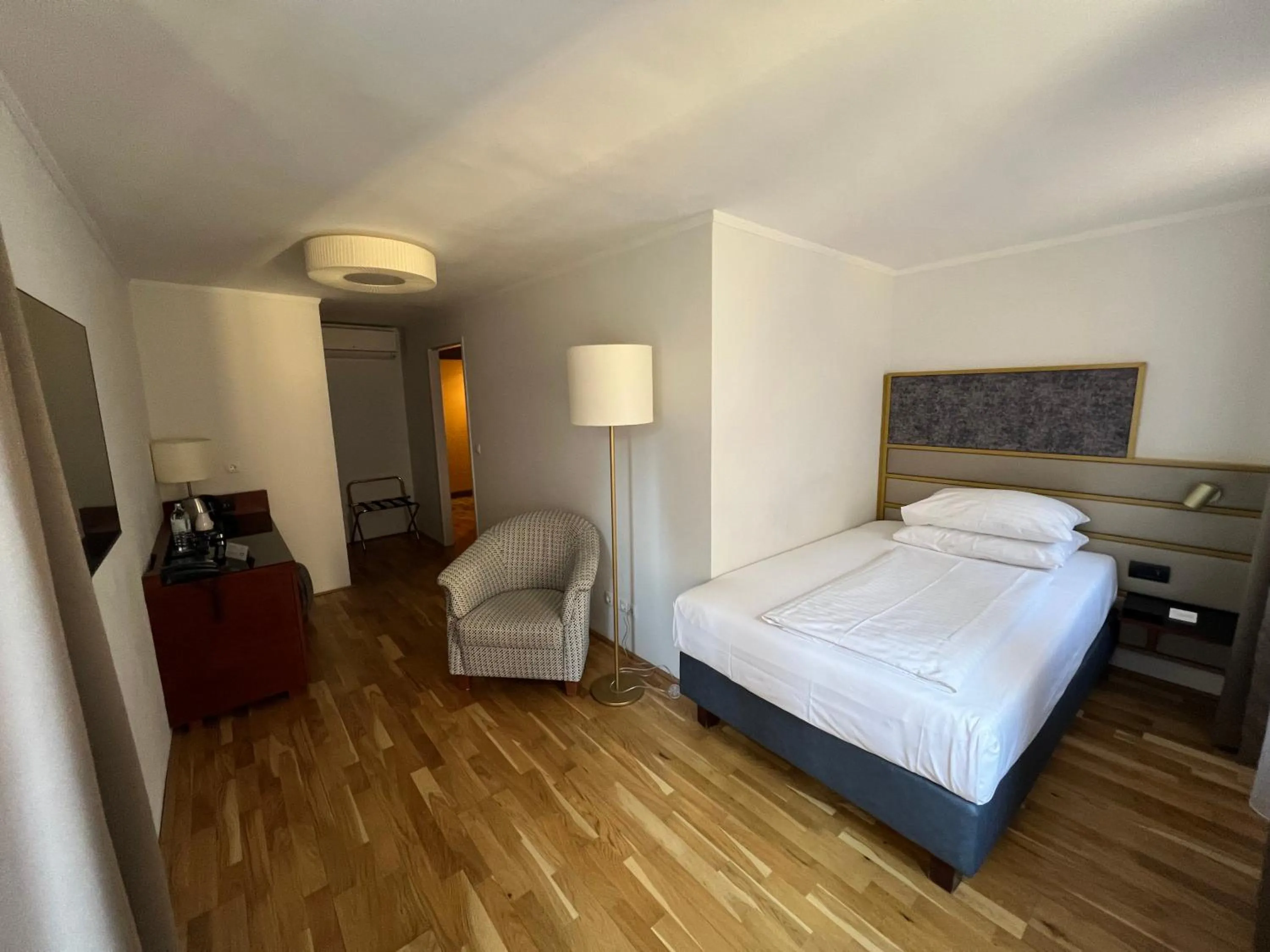 Bedroom, Bed in Hotel Secession an der Oper