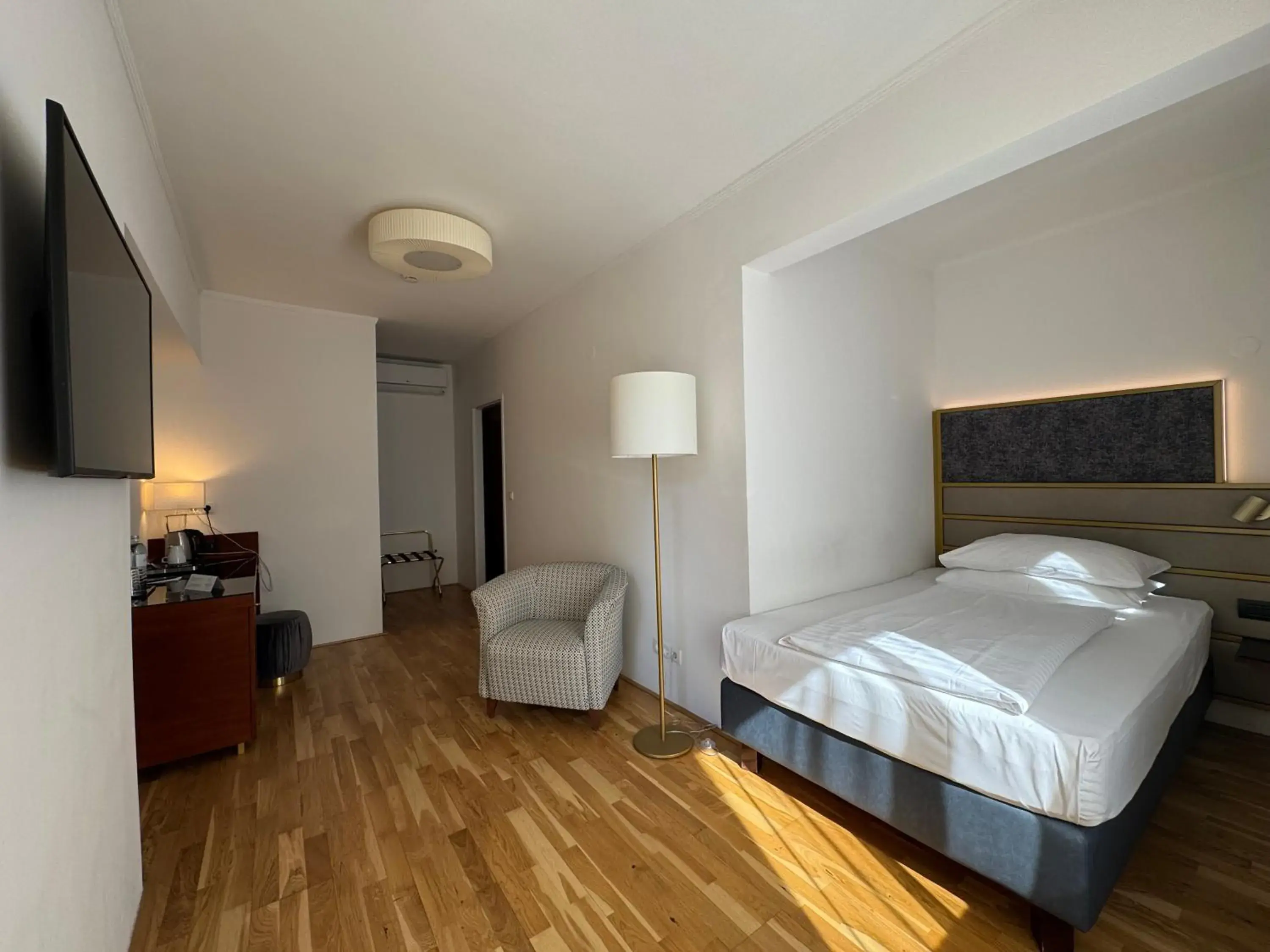 Standard Single Room in Hotel Secession an der Oper Standard Single Room in Hotel Secession an der Oper