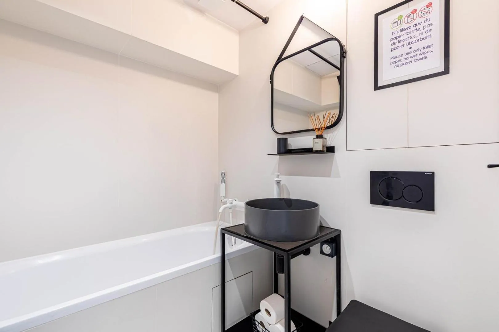 Bathroom in Modern Family Apartment Next To The Eiffel Tower