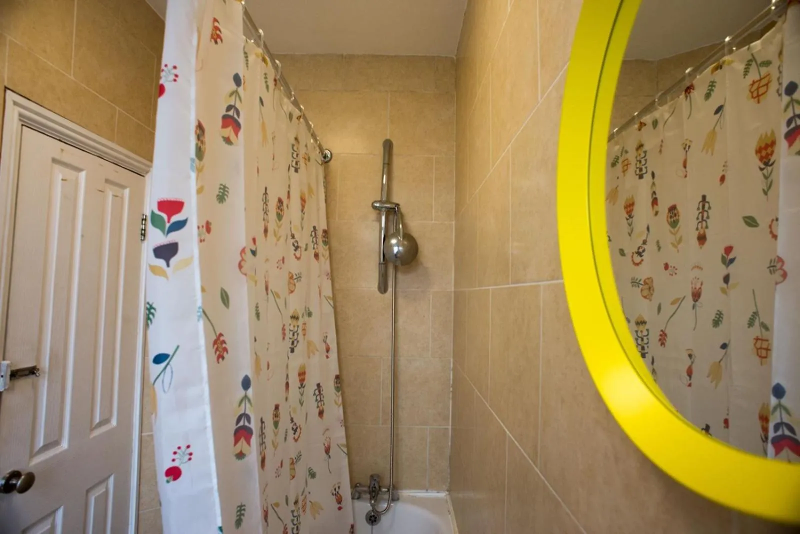 Bathroom in Tooting Bec Rooms by PrimeCityHosts