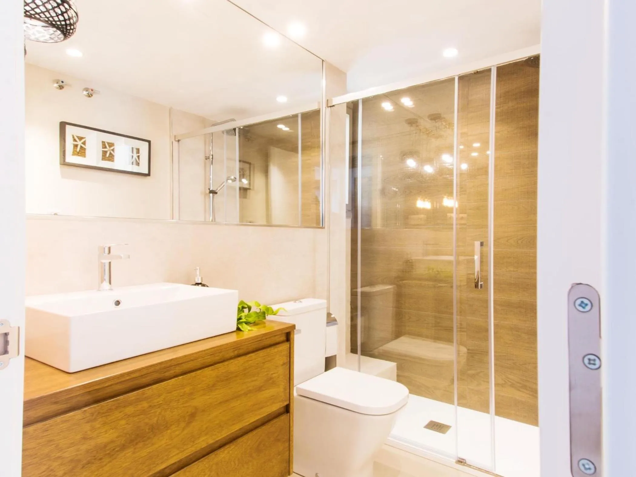 Sitges Spaces Seaside Beach Flat- 4 Bedroom, 2 Bathroom, Terrace, Near Beach