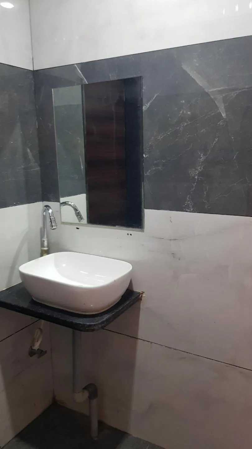 Bathroom in Blueberry Budget Hotel