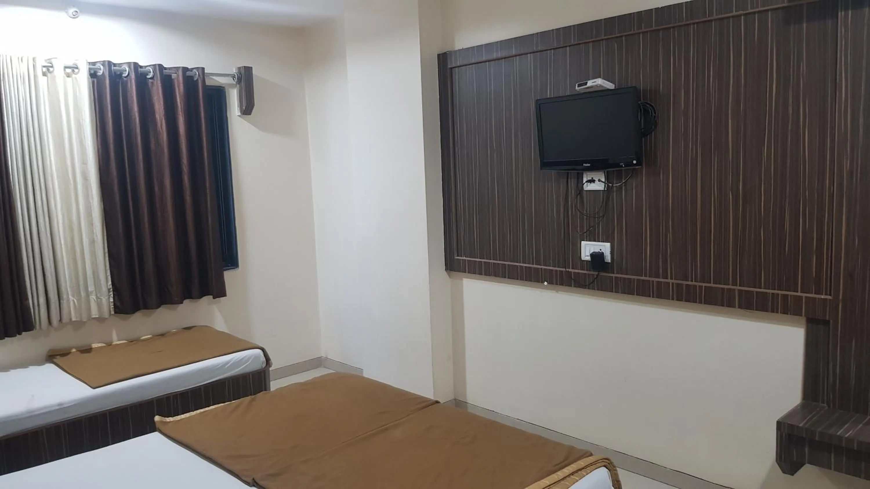 Bed in Blueberry Budget Hotel