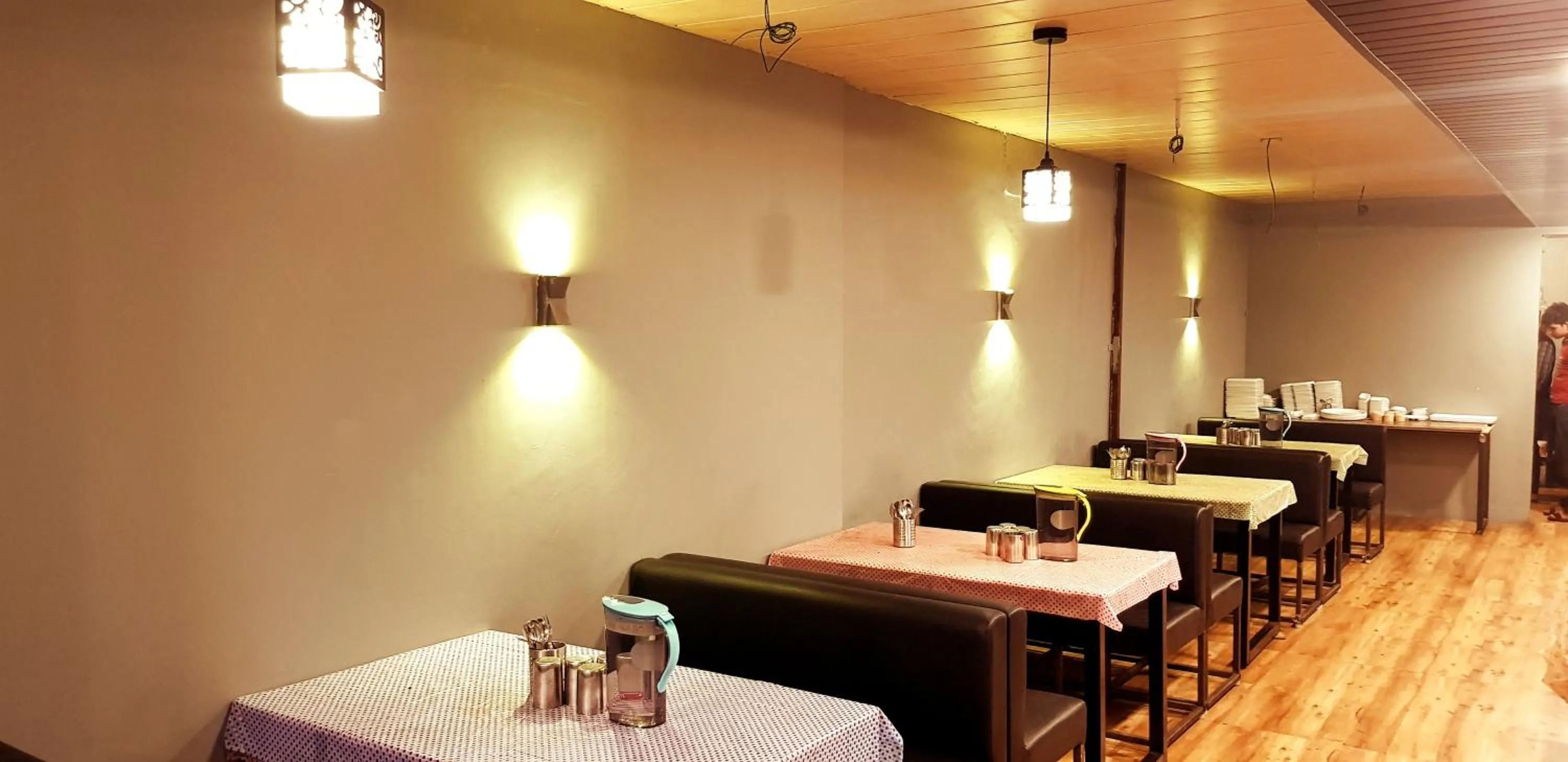 Restaurant/places to eat in Blueberry Budget Hotel