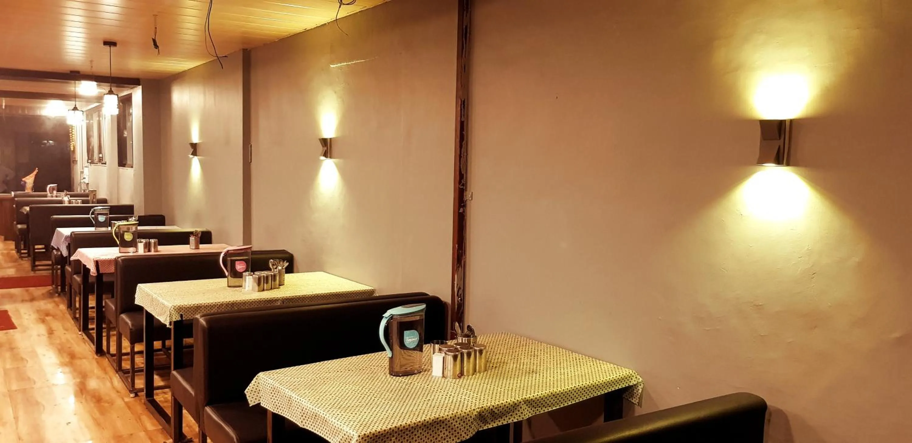 Restaurant/places to eat in Blueberry Budget Hotel