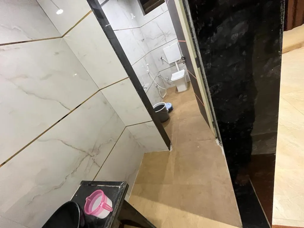 Shower in Blueberry Budget Hotel