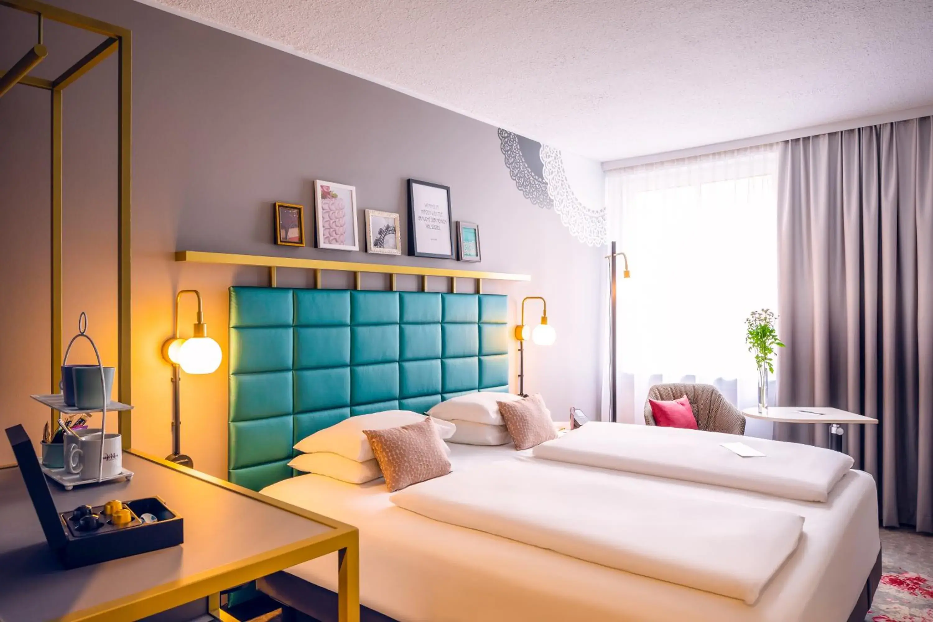 Coffee/tea facilities, Bed in Mercure Wien Zentrum Coffee/tea facilities, Bed in Mercure Wien Zentrum