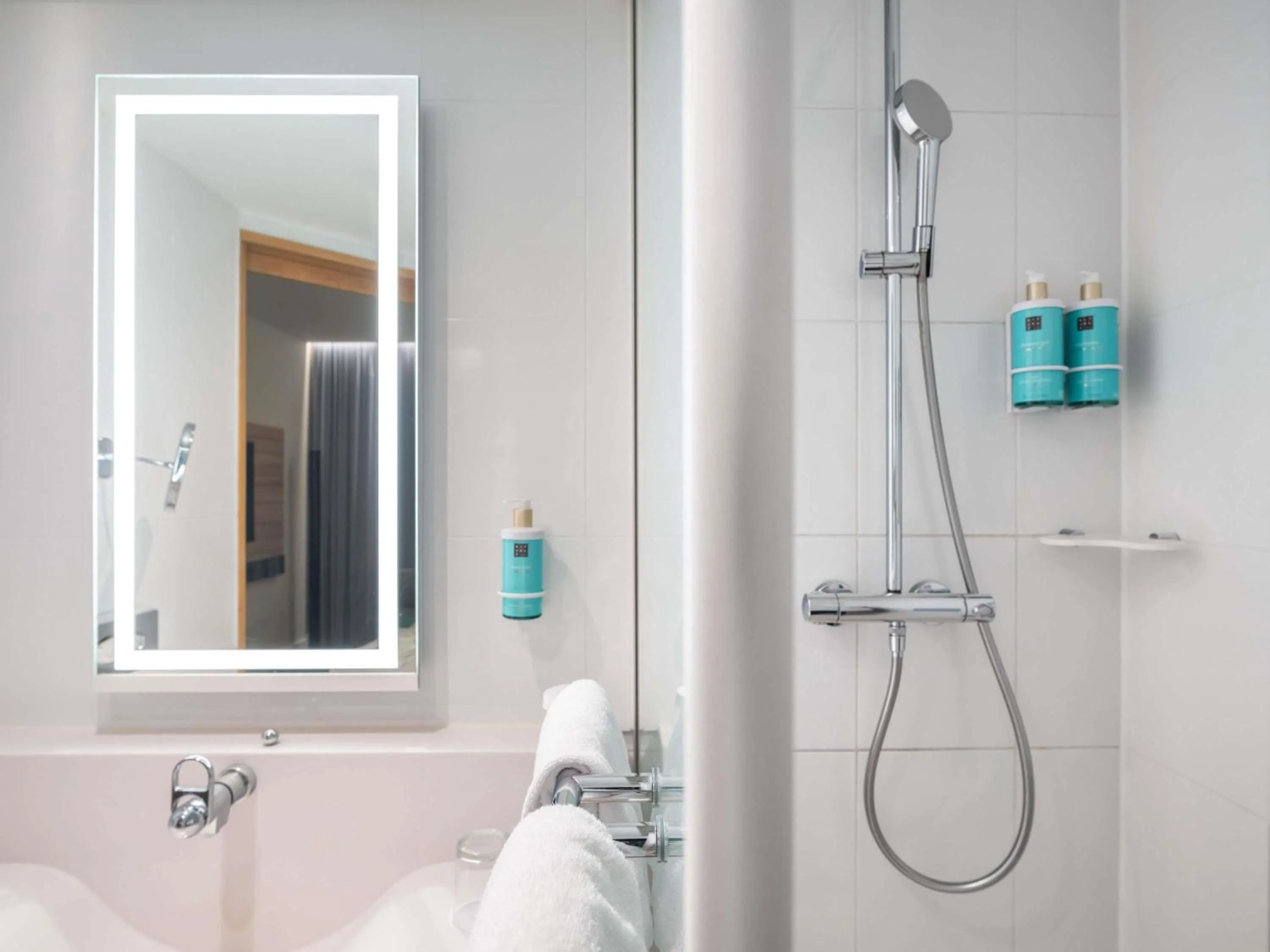 Bedroom in Novotel Wien City