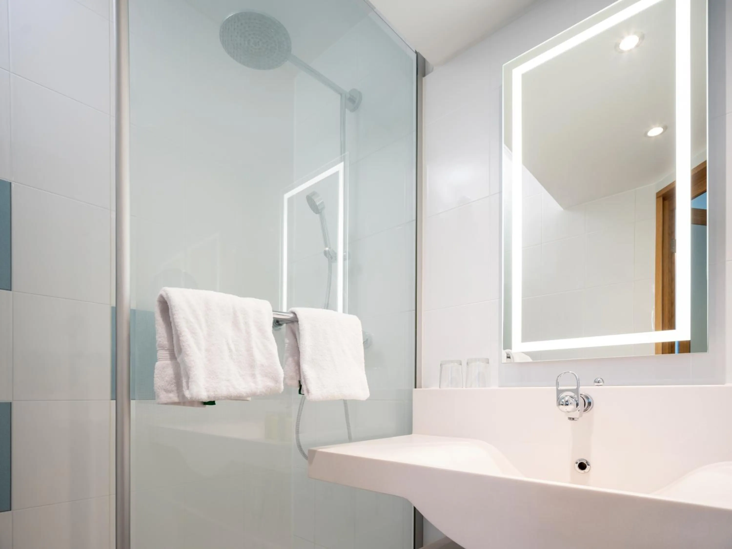 Shower in Novotel Wien City