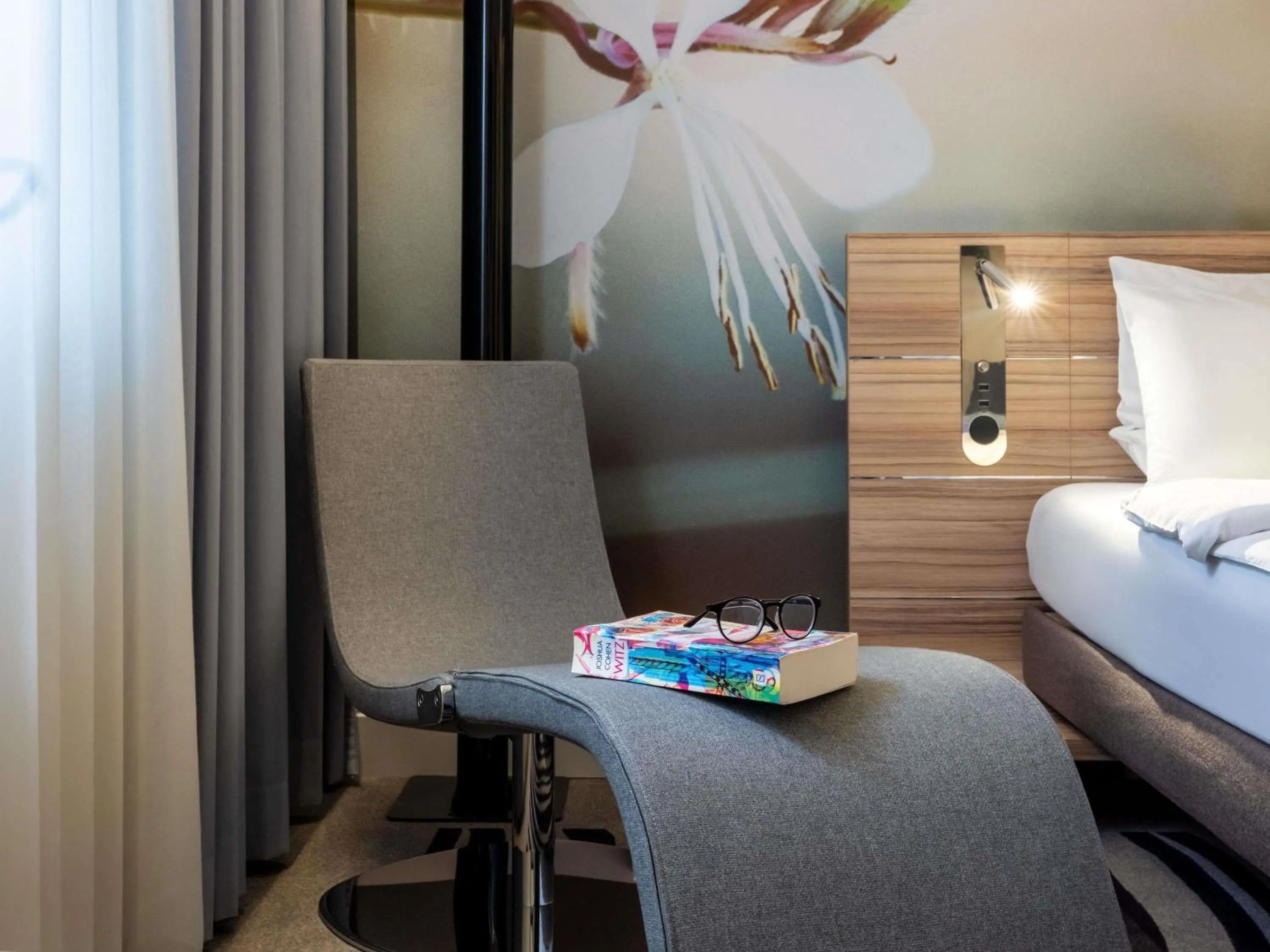 Bedroom, Bed in Novotel Wien City