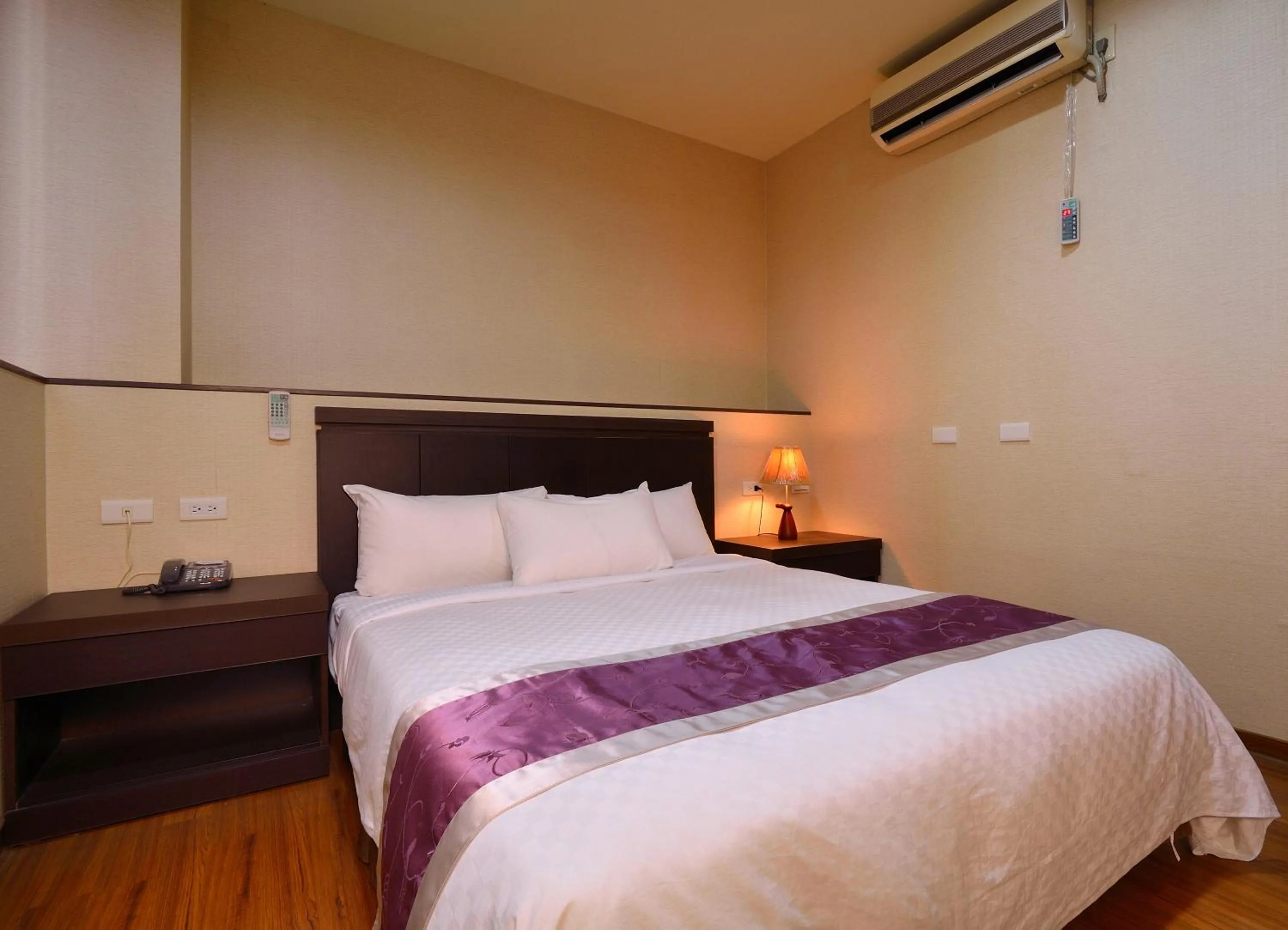 Bed in King Town Hotel