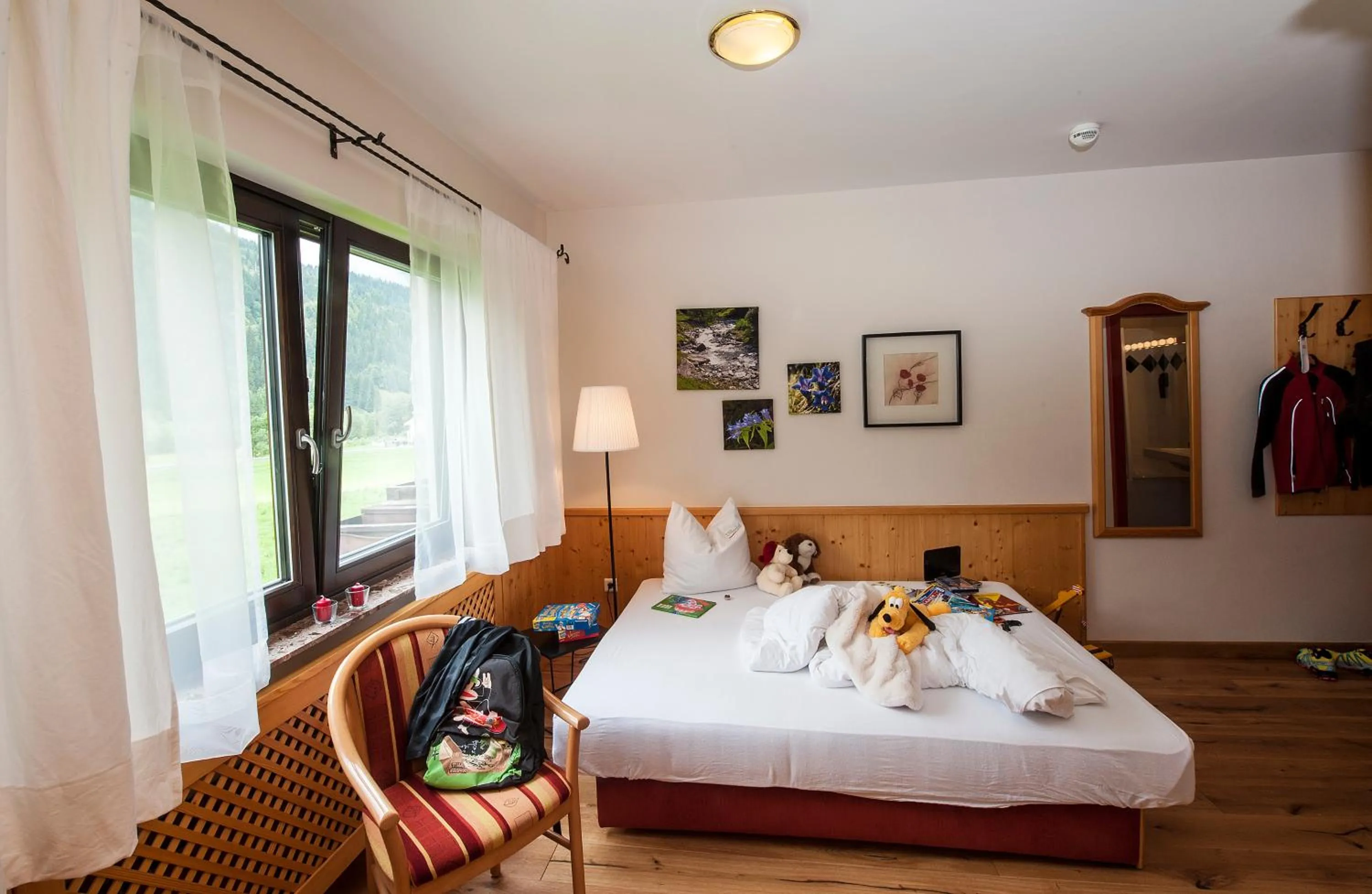 Seating area, Bed in Hotel LÄRCHENHOF