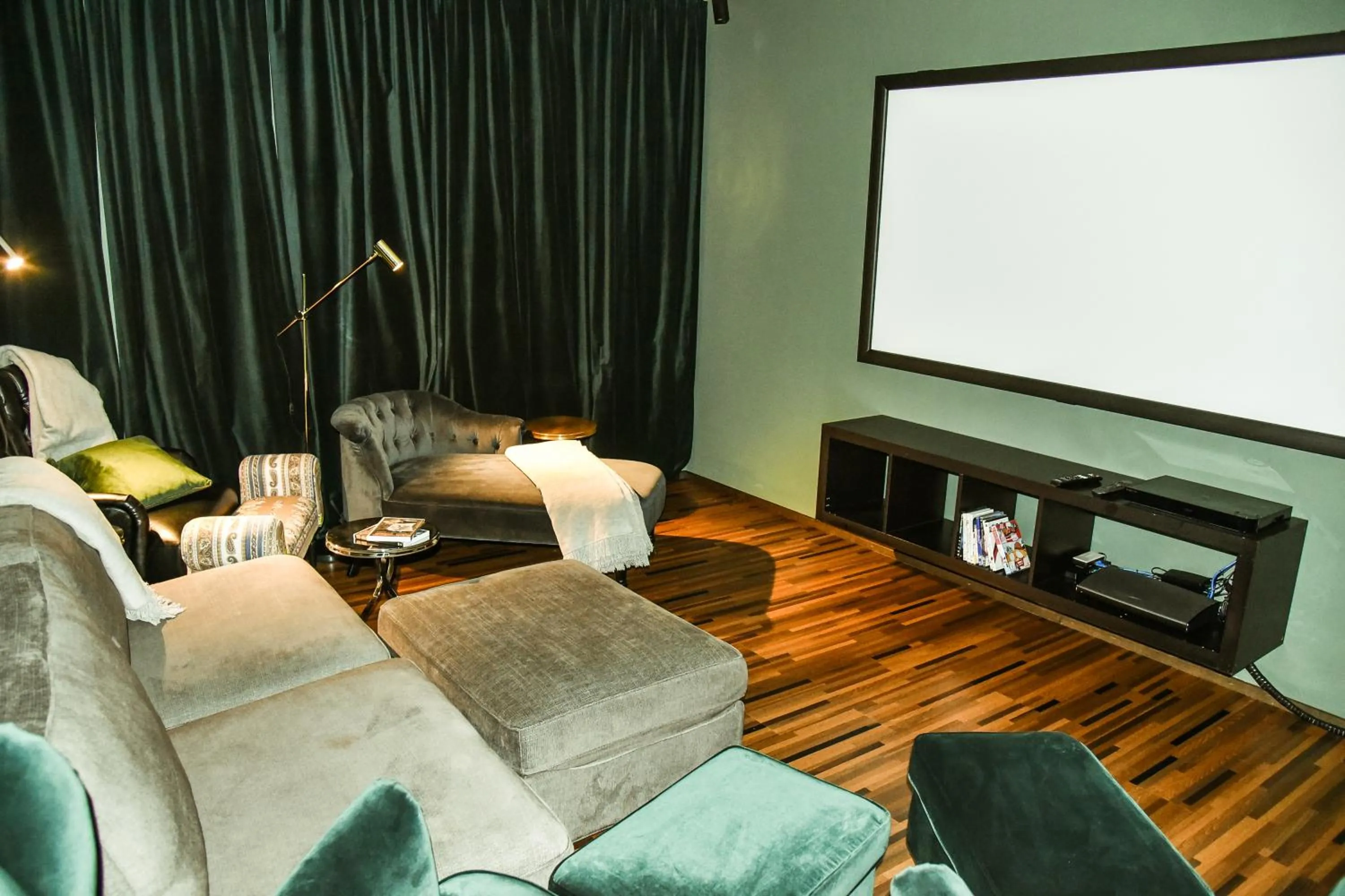 Communal lounge/ TV room in Hotel LÄRCHENHOF