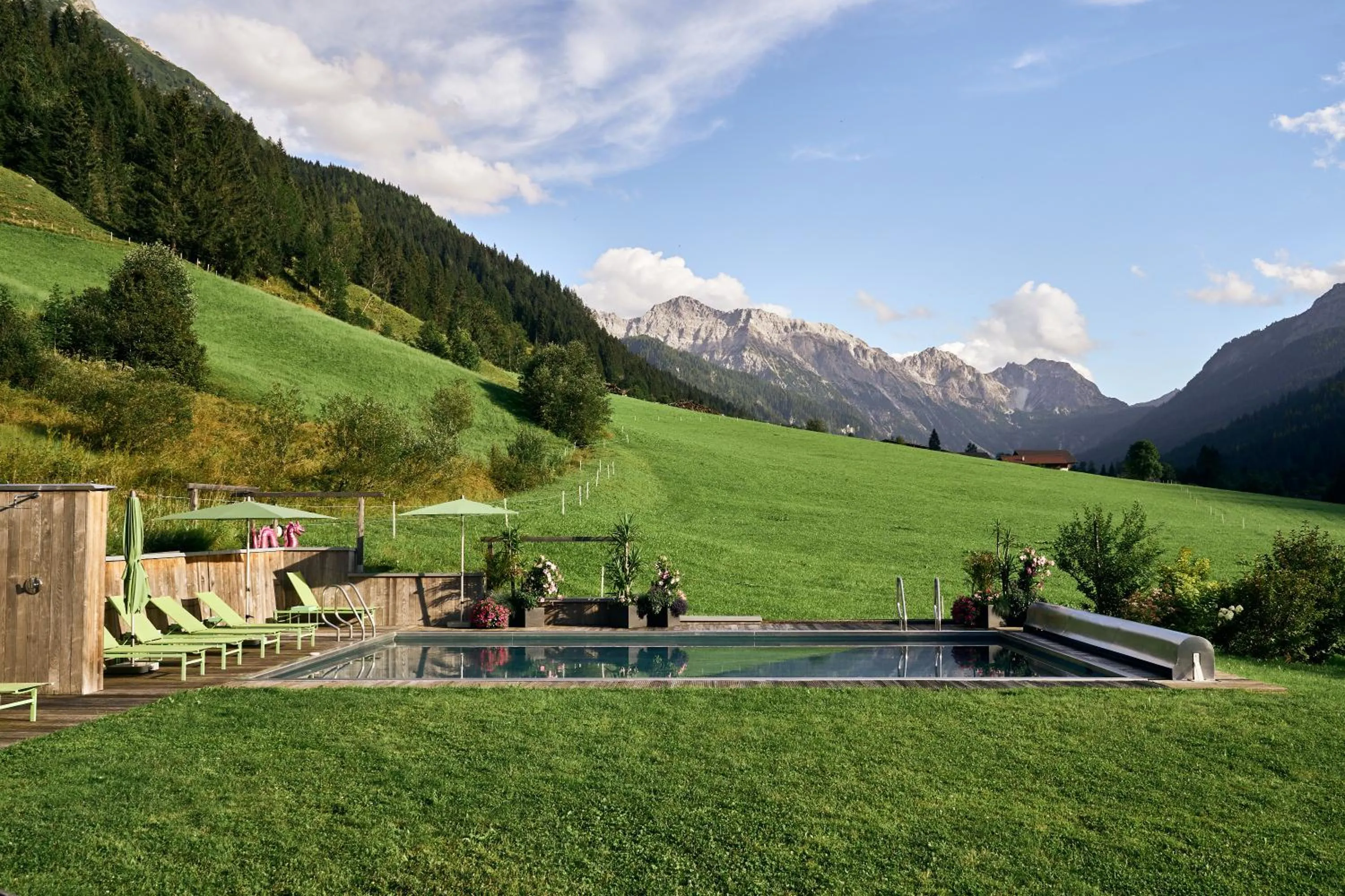 Swimming pool in Hotel LÄRCHENHOF