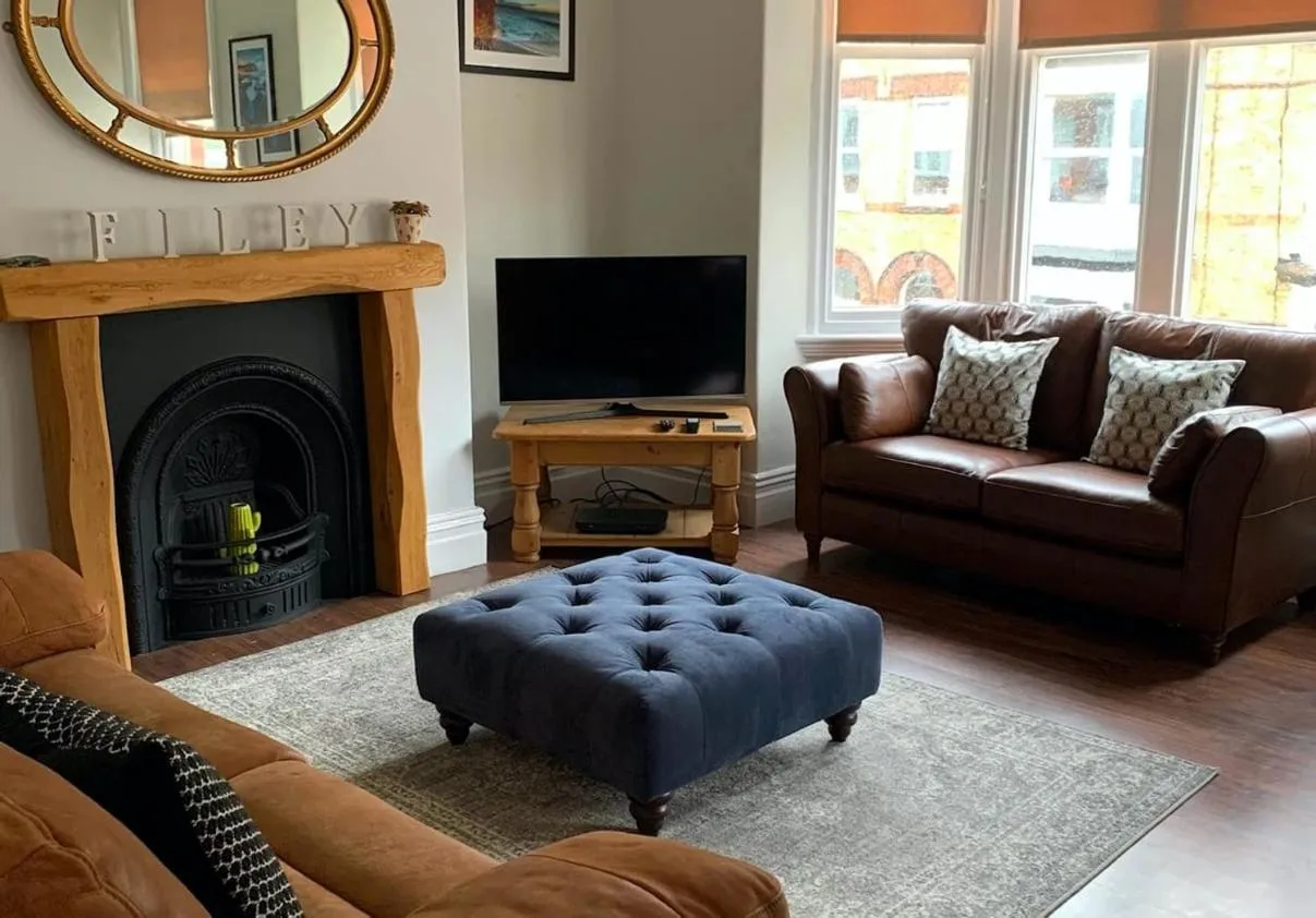 Howick House - Gorgeous Cosy Filey Cottage style central location - Sleeps 9
