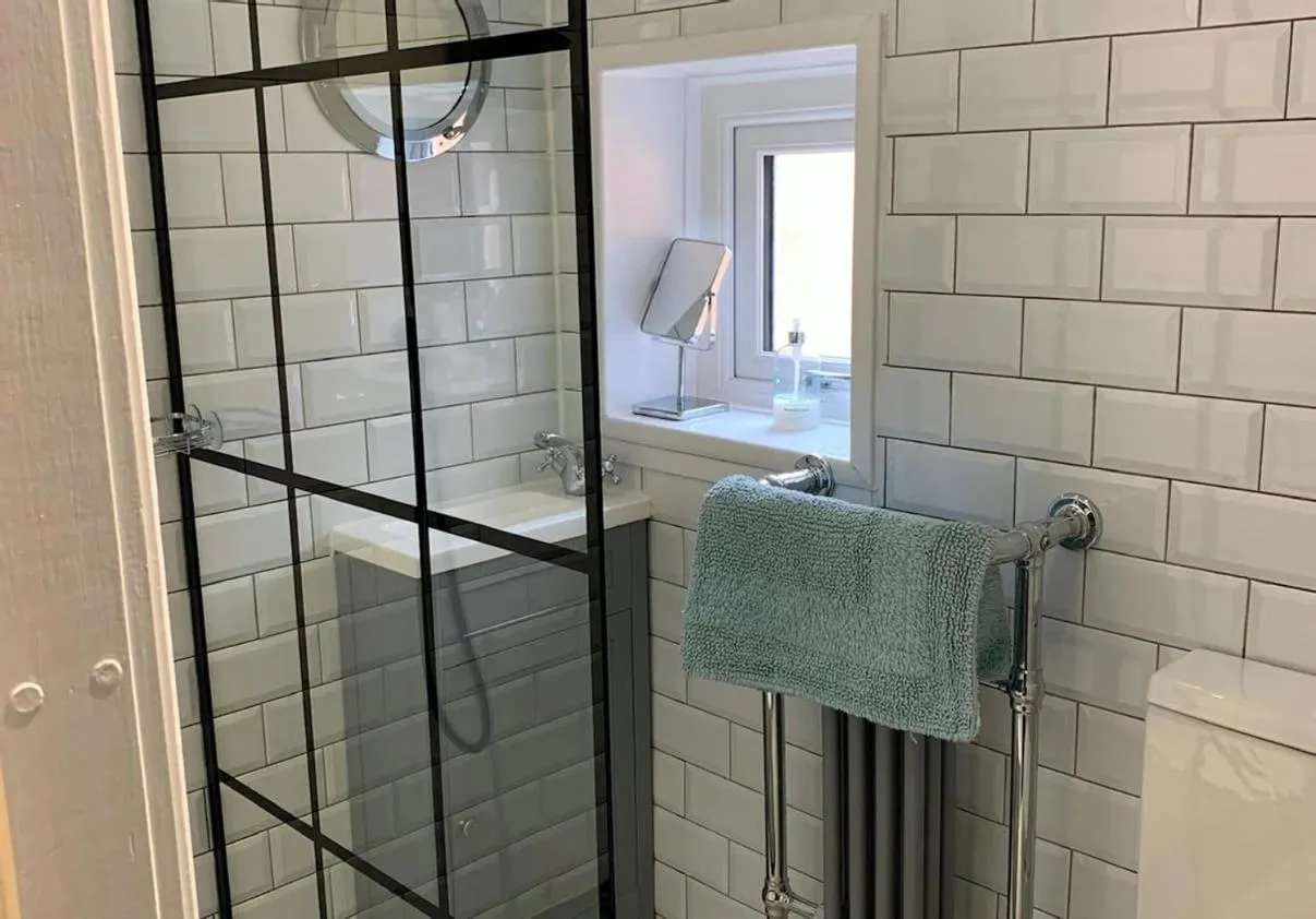 Howick House - Gorgeous Cosy Filey Cottage style central location - Sleeps 9