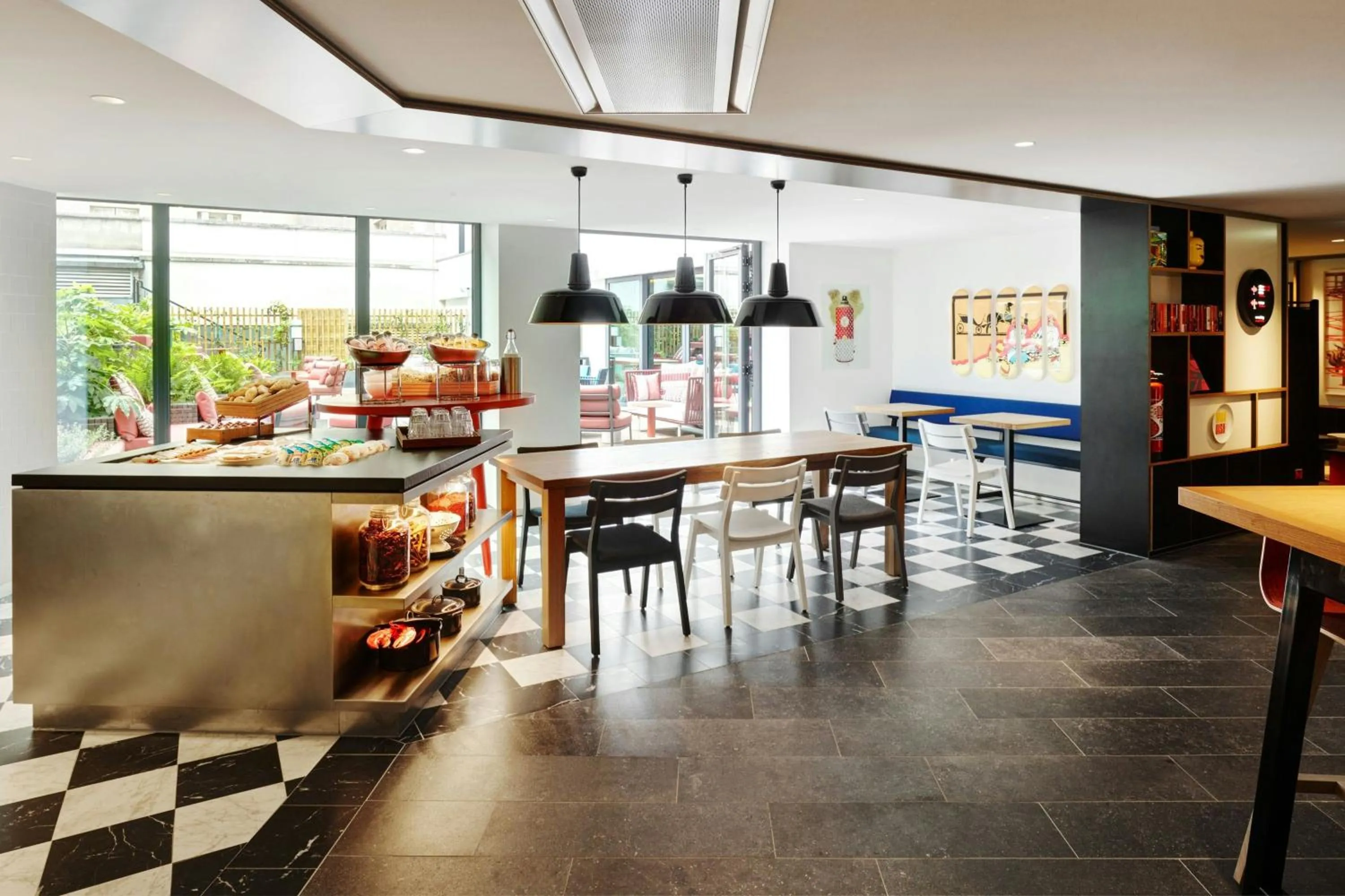 Restaurant/places to eat in citizenM Paris Champs-Élysées