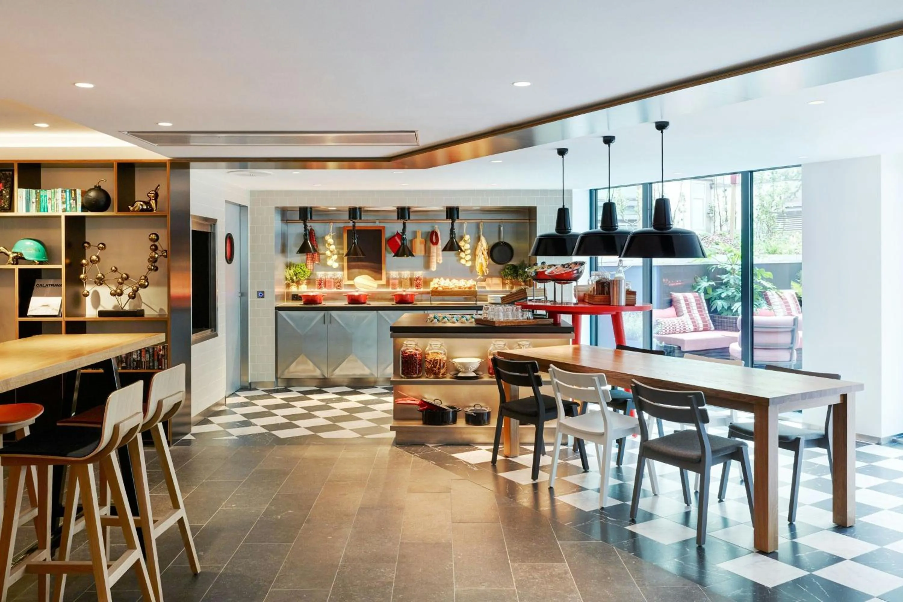 Restaurant/places to eat in citizenM Paris Champs-Élysées