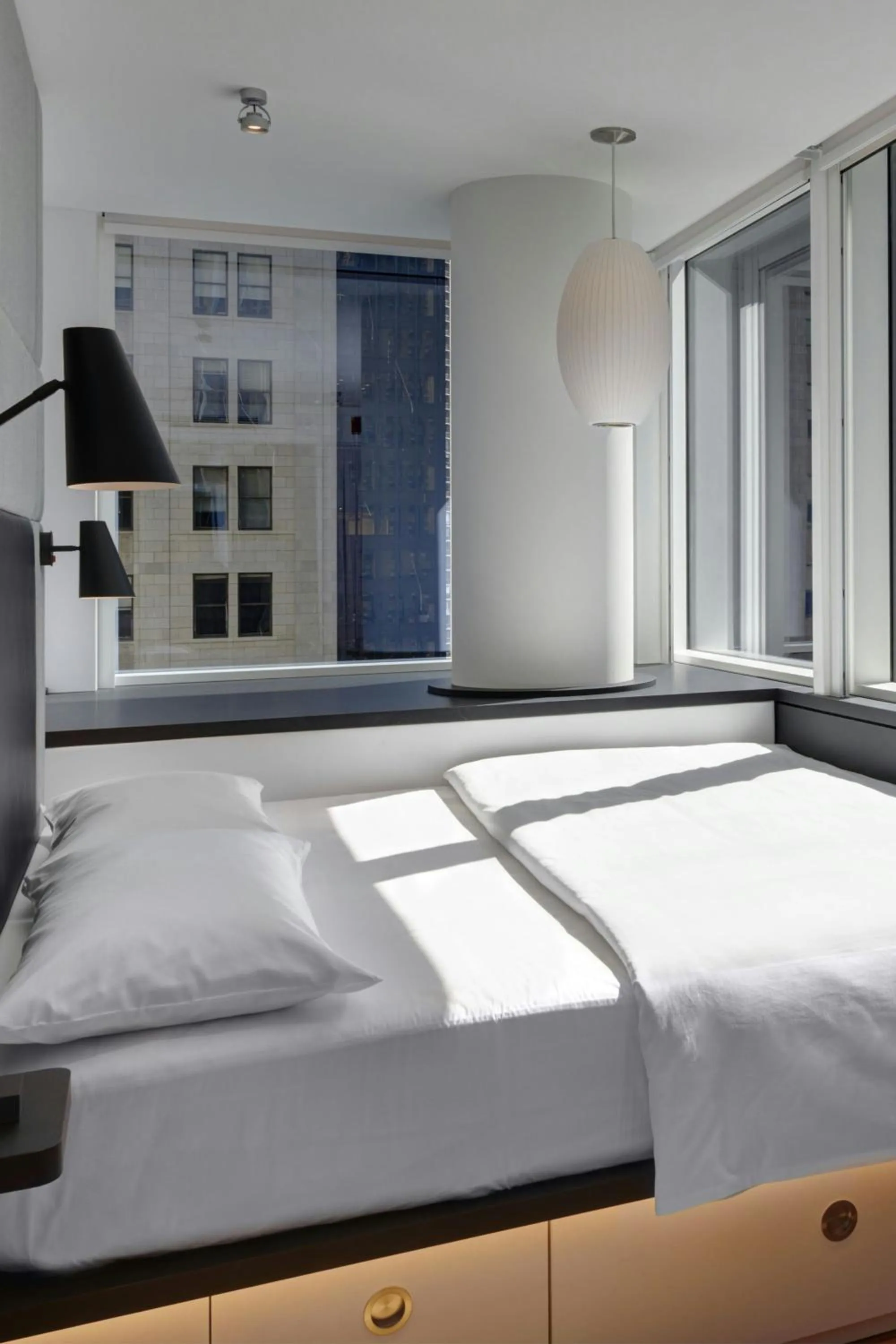 Photo of the whole room, Bed in citizenM Paris Champs-Élysées
