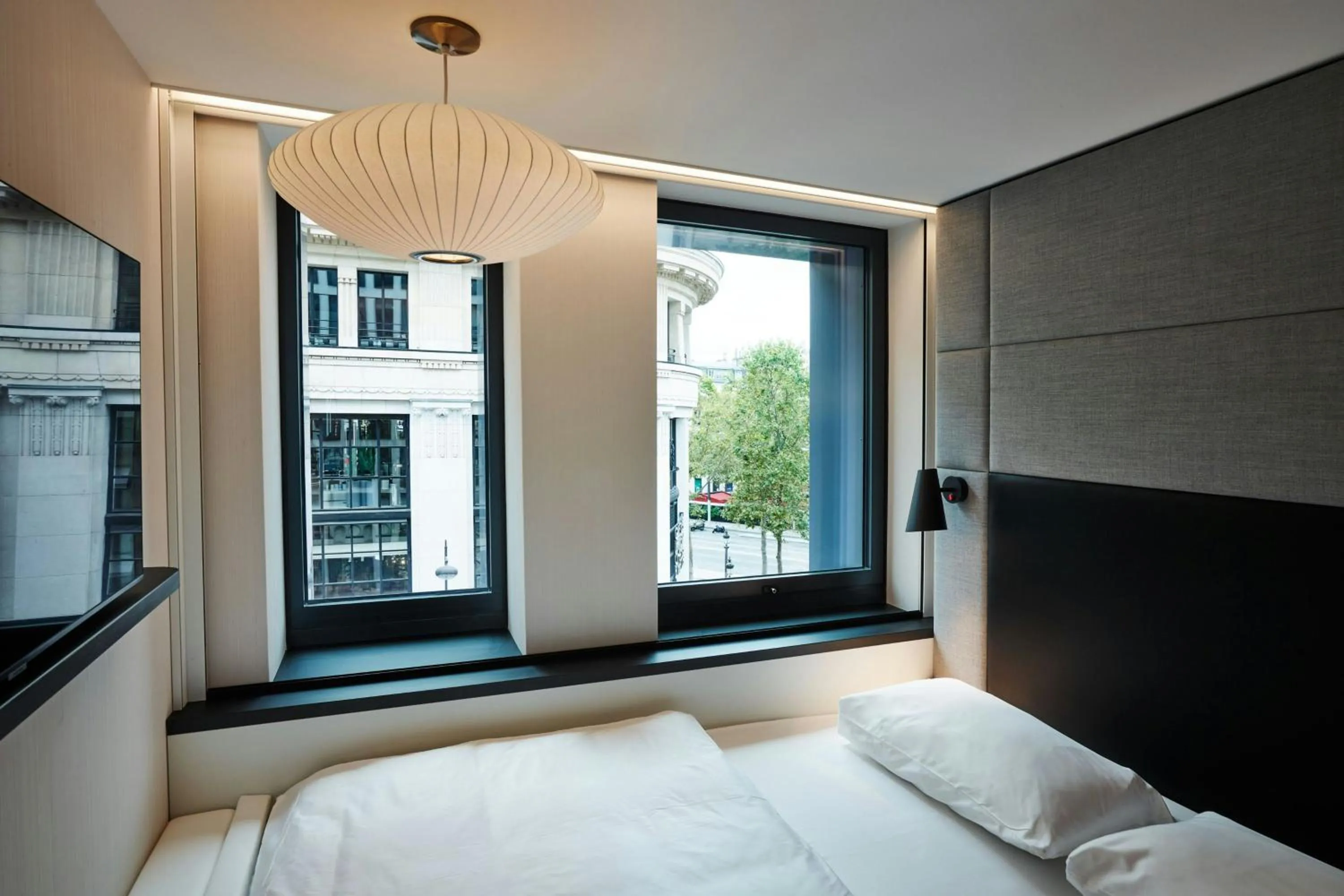 Bedroom, Bed in citizenM Paris Champs-Élysées