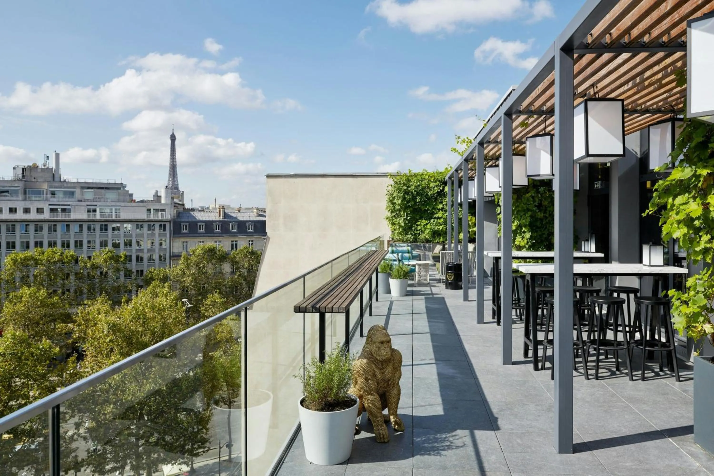 Lounge or bar in citizenM Paris Champs-Élysées