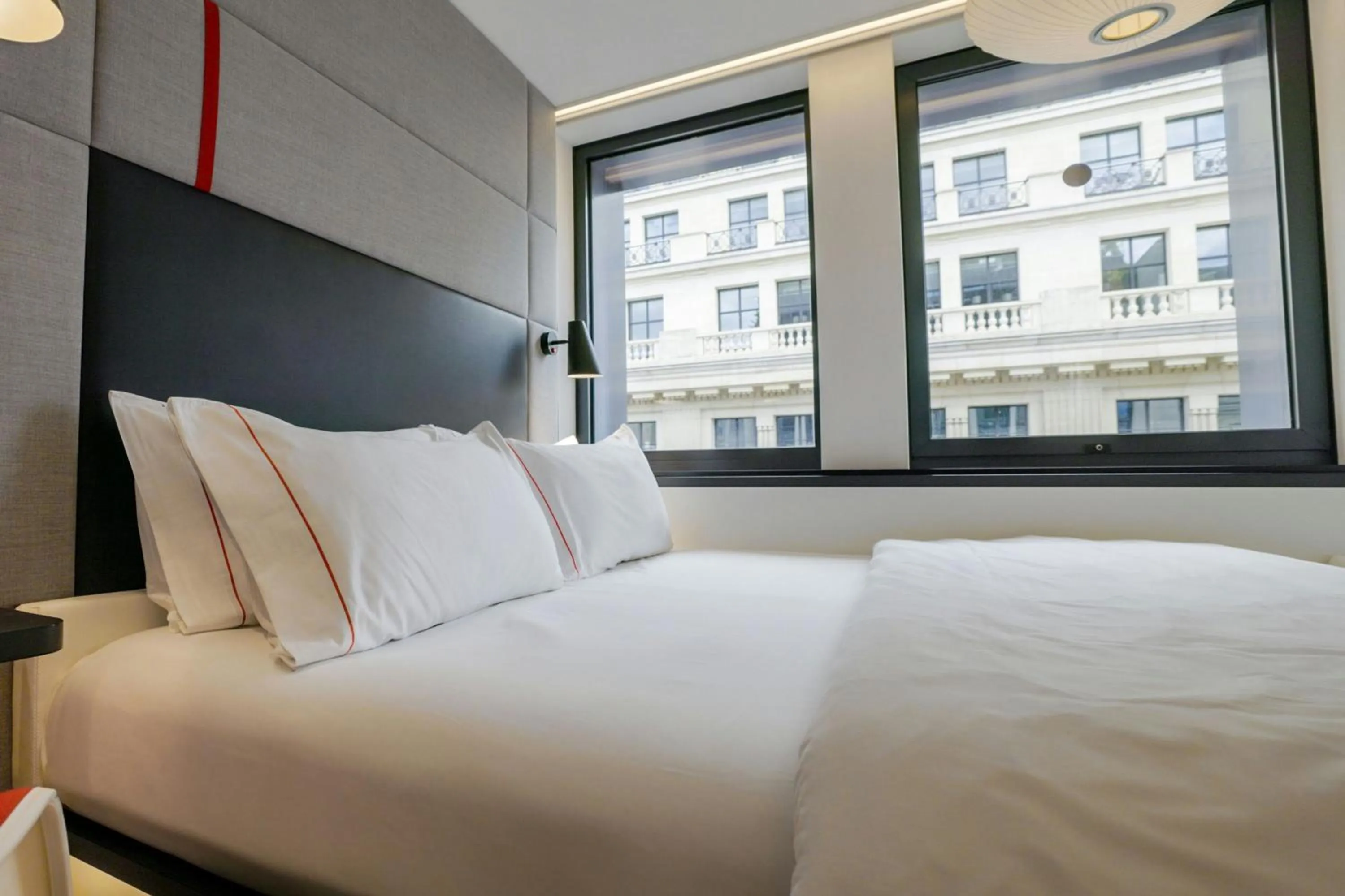 Bedroom, Bed in citizenM Paris Champs-Élysées