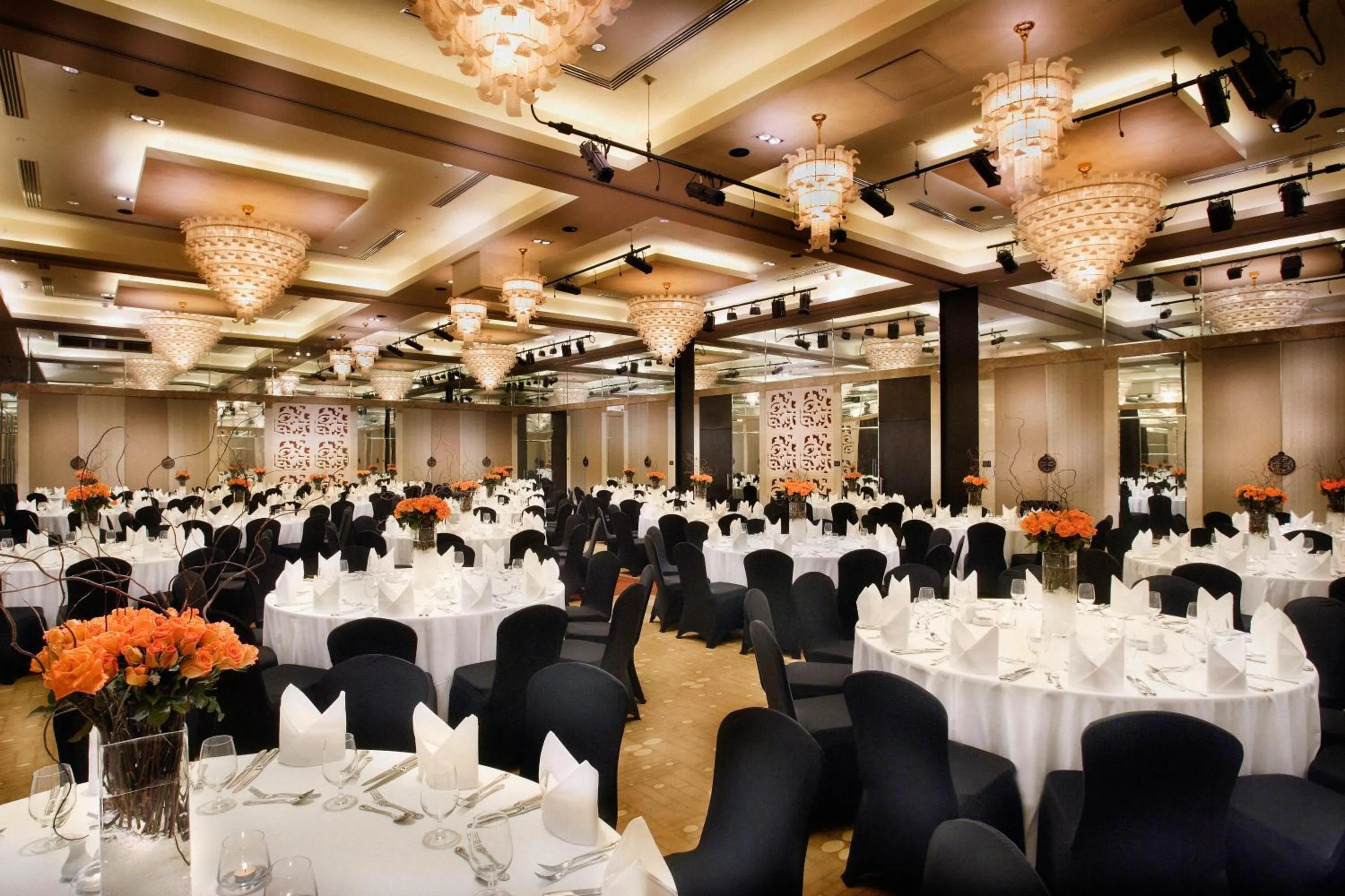 Banquet/Function facilities in InterContinental Hanoi Westlake by IHG