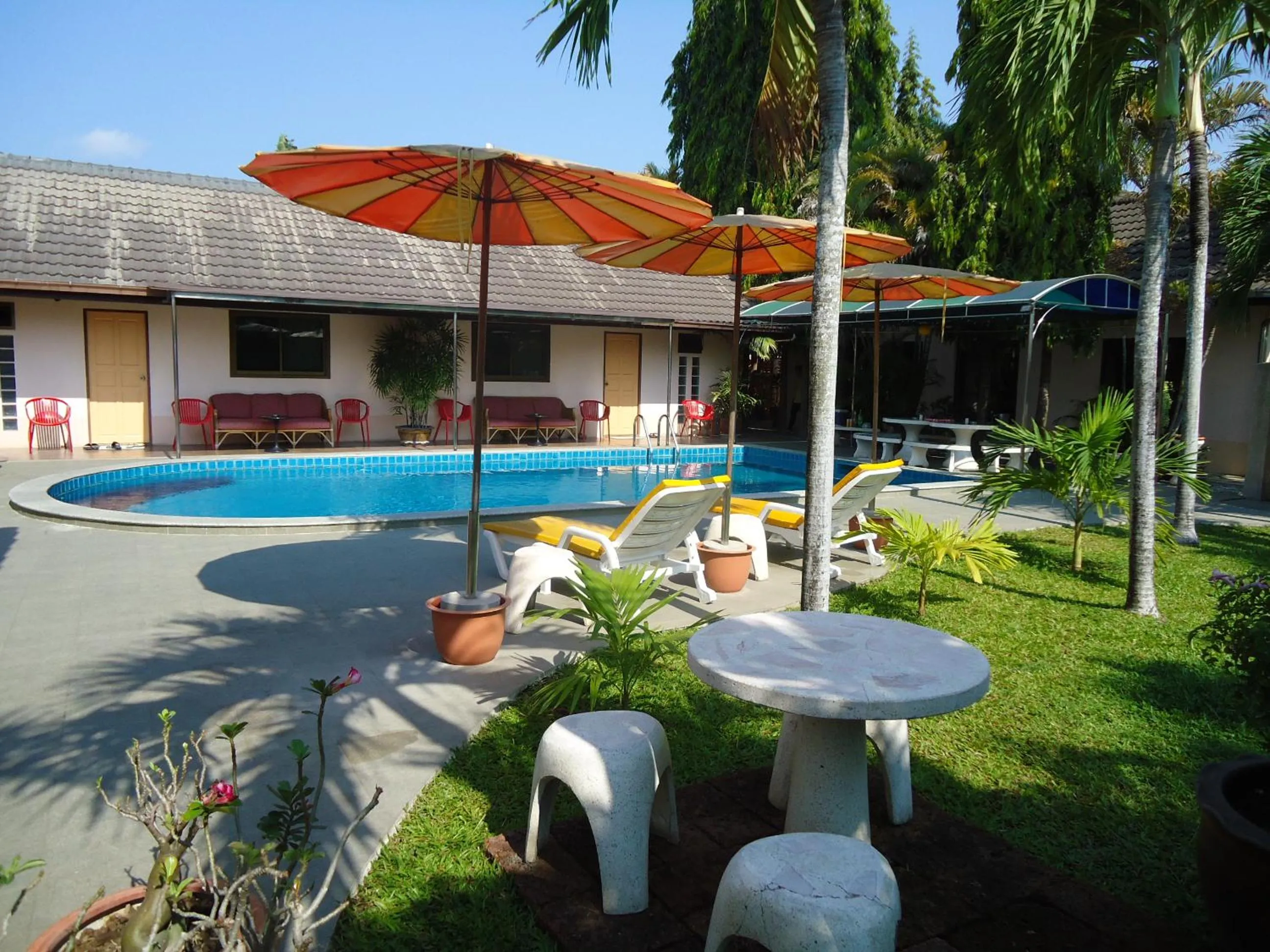 Area and facilities in Lonops Gay Paradise