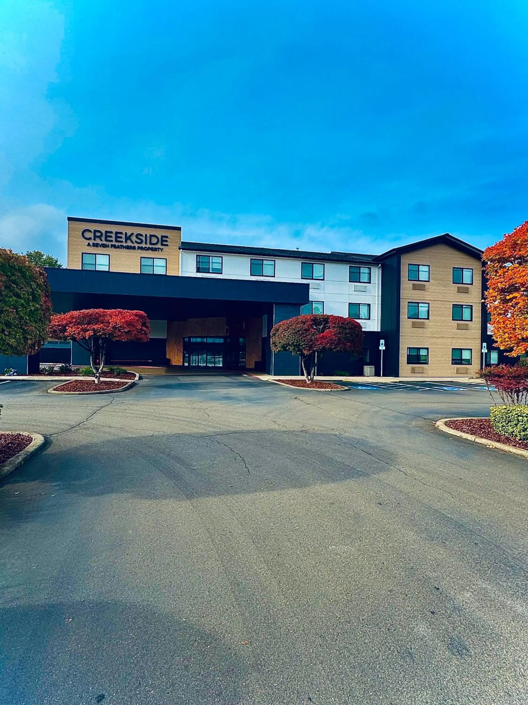 Creekside Hotel & Suites