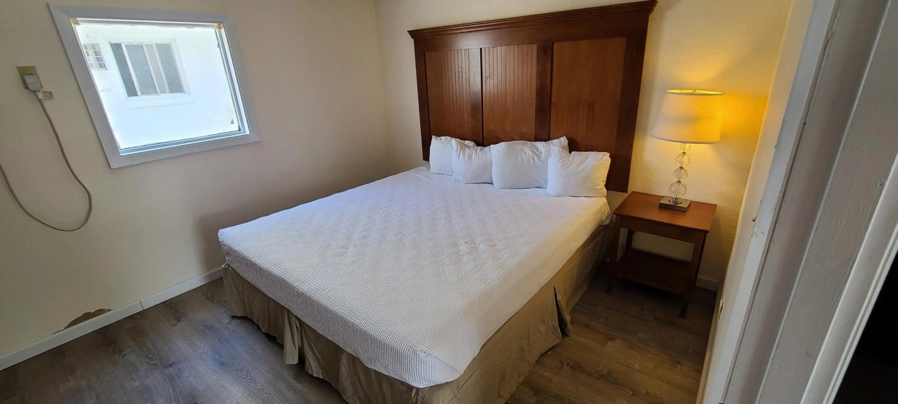 Bed in Oceanfront Twilight Surf Hotel