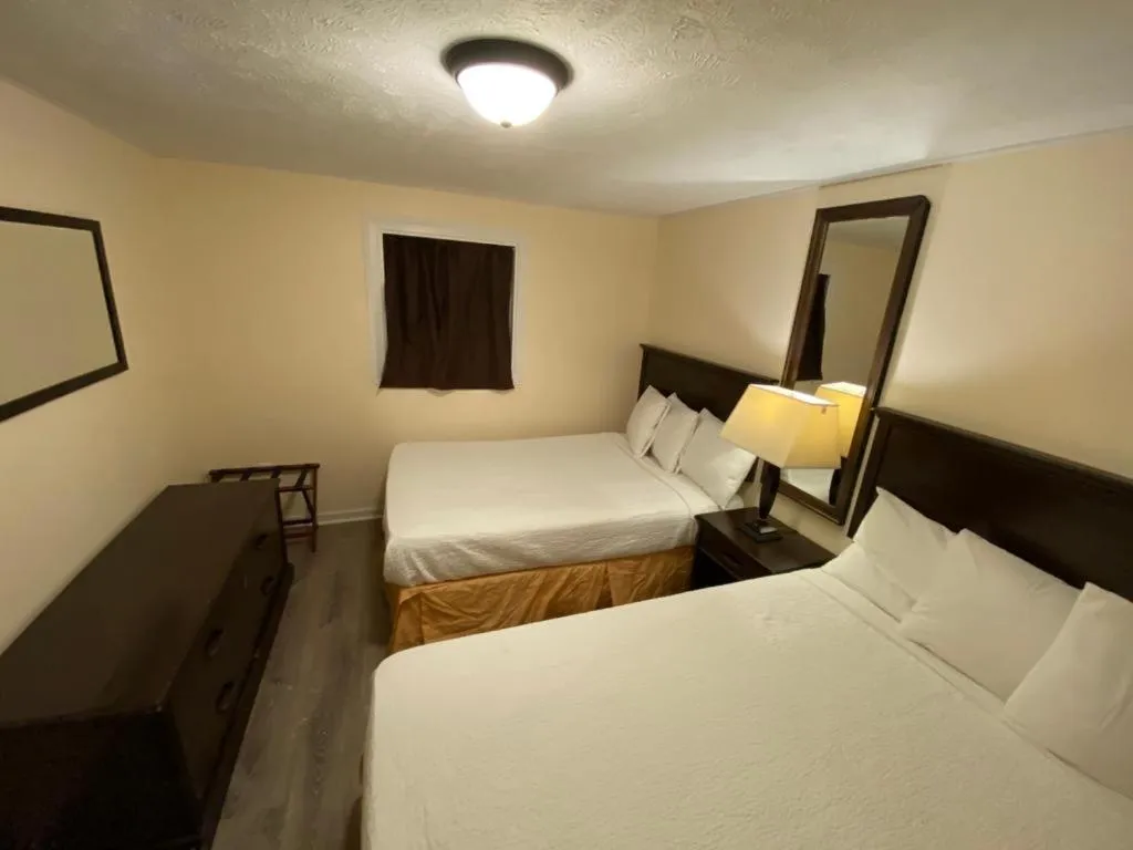 Bed in Oceanfront Twilight Surf Hotel