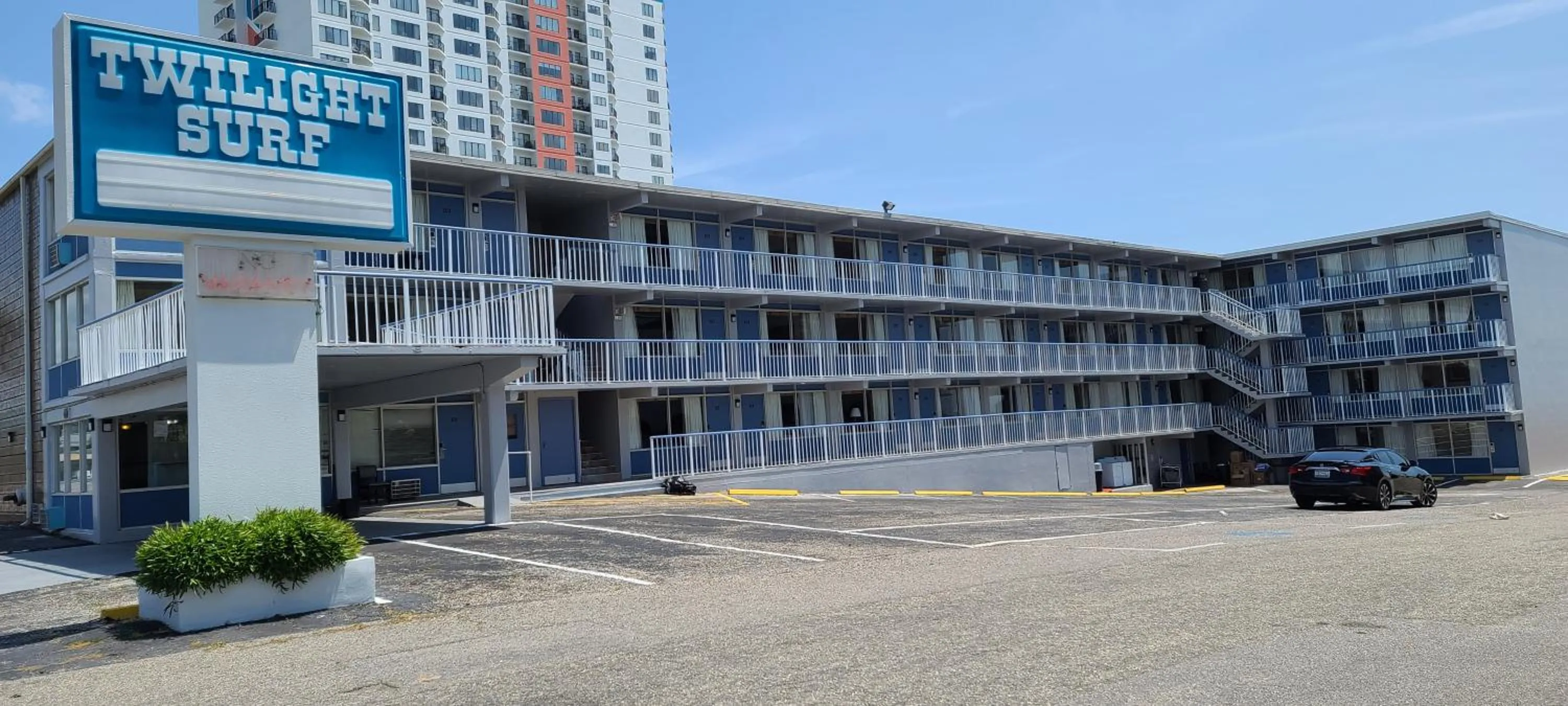 Oceanfront Twilight Surf Hotel