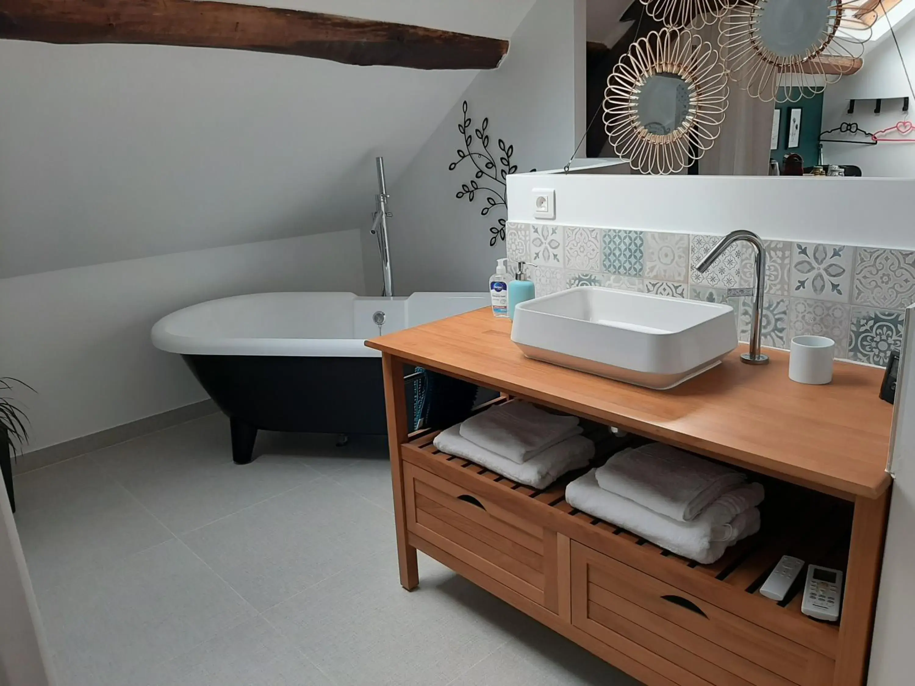 Deluxe Queen Suite in Le Domaine du Moulin 28 proche Chartres Deluxe Queen Suite in Le Domaine du Moulin 28 proche Chartres