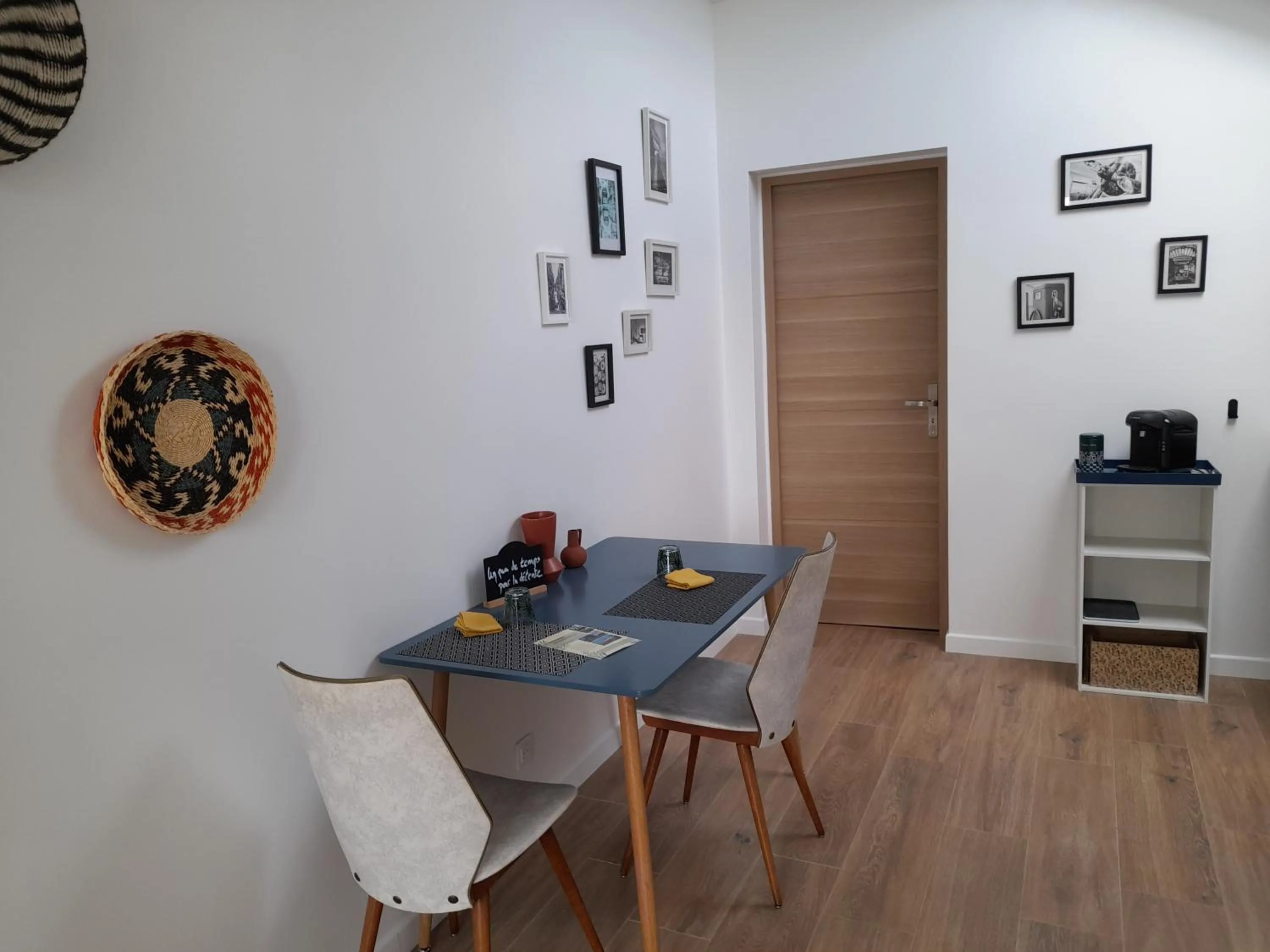 kitchen in Le Domaine du Moulin 28 proche Chartres