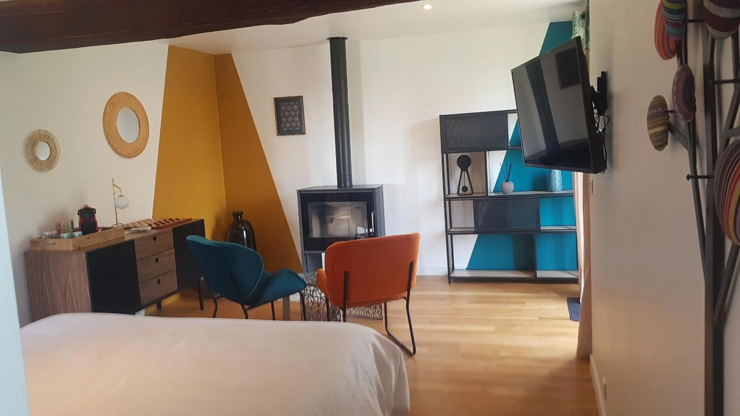 flat iron, Bed in Le Domaine du Moulin 28 proche Chartres